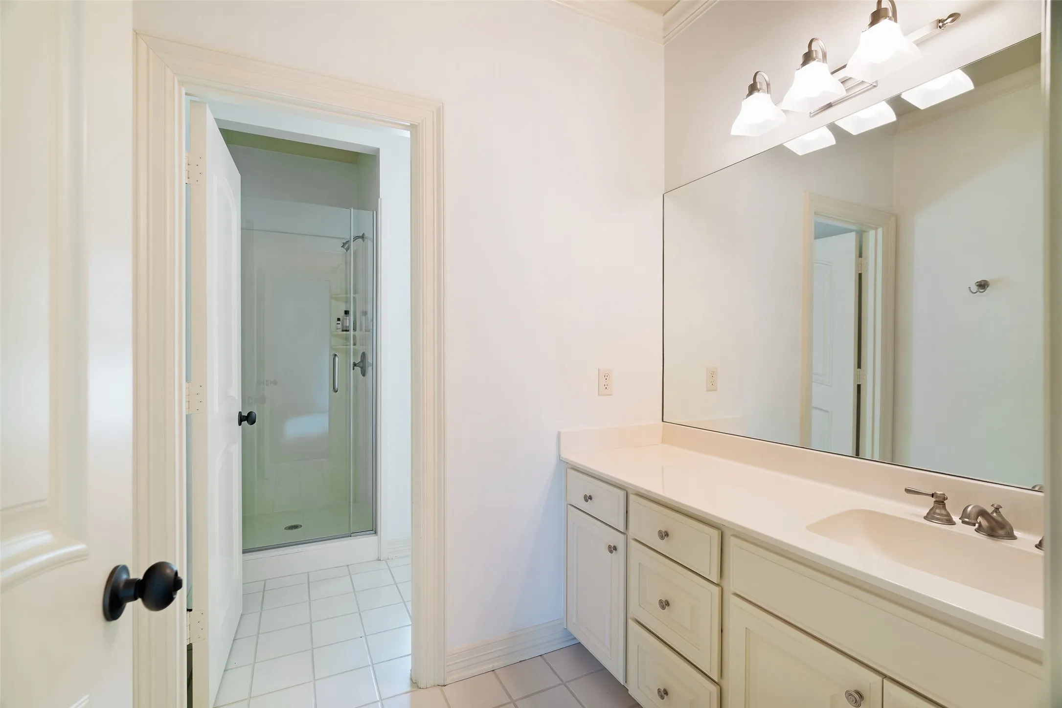 Single Family Residence For Sale in Smith County , 4045 Stonegate Boulevard, Tyler, Texas 75703, 5 Bedroom, 5 Bathroom, 3 Garage spaces, 5,593 Sqft, built in 2004, mls#21389412, Real Estate Agent in Tyler, Homes For Sale in Smith county, Homes For Sale in Tyler, Realtor in Tyler Texas, Real Estate Brokerage Independent Realty Texas, Luminita Cordes Realtor