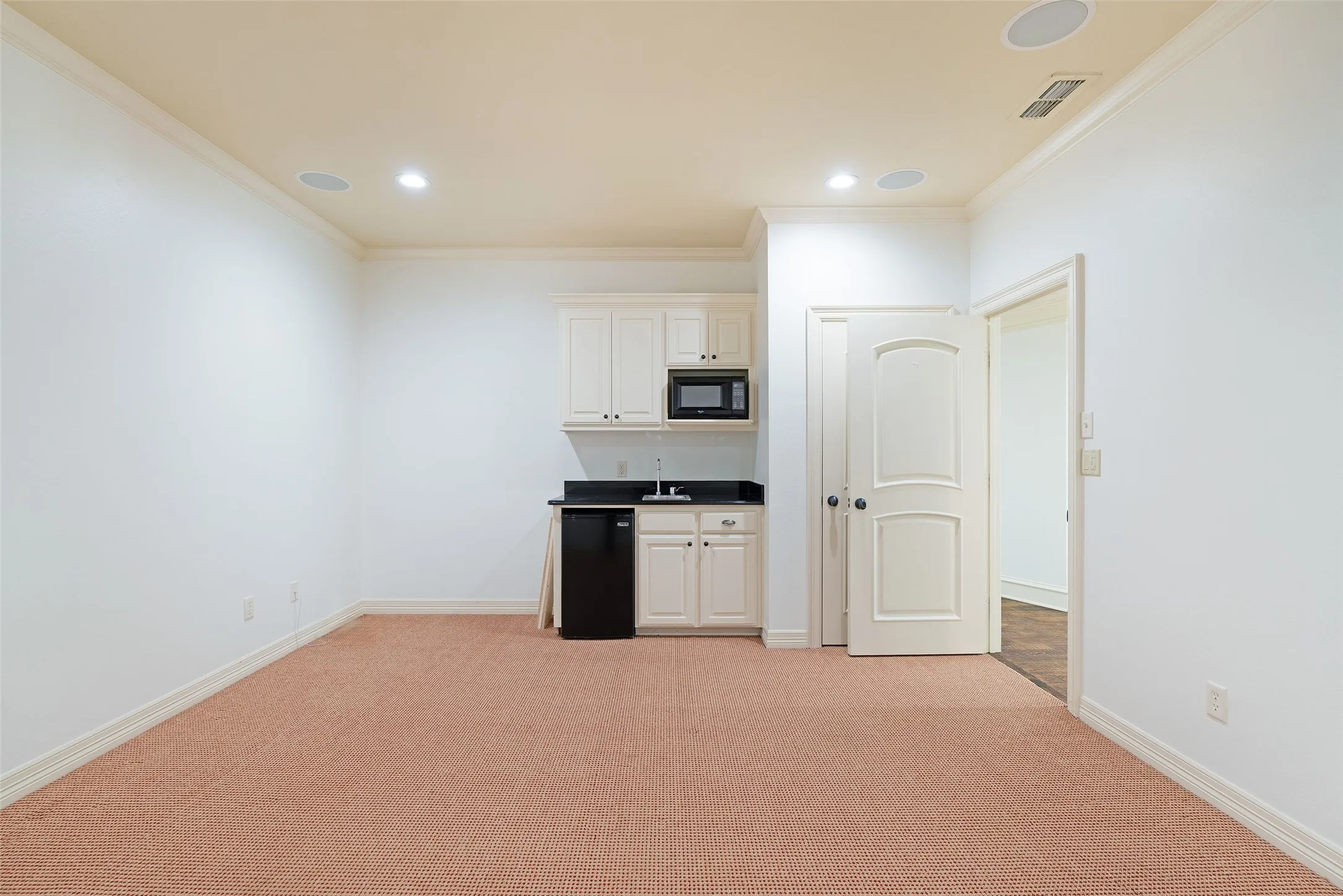 Single Family Residence For Sale in Smith County , 4045 Stonegate Boulevard, Tyler, Texas 75703, 5 Bedroom, 5 Bathroom, 3 Garage spaces, 5,593 Sqft, built in 2004, mls#21389412, Real Estate Agent in Tyler, Homes For Sale in Smith county, Homes For Sale in Tyler, Realtor in Tyler Texas, Real Estate Brokerage Independent Realty Texas, Luminita Cordes Realtor