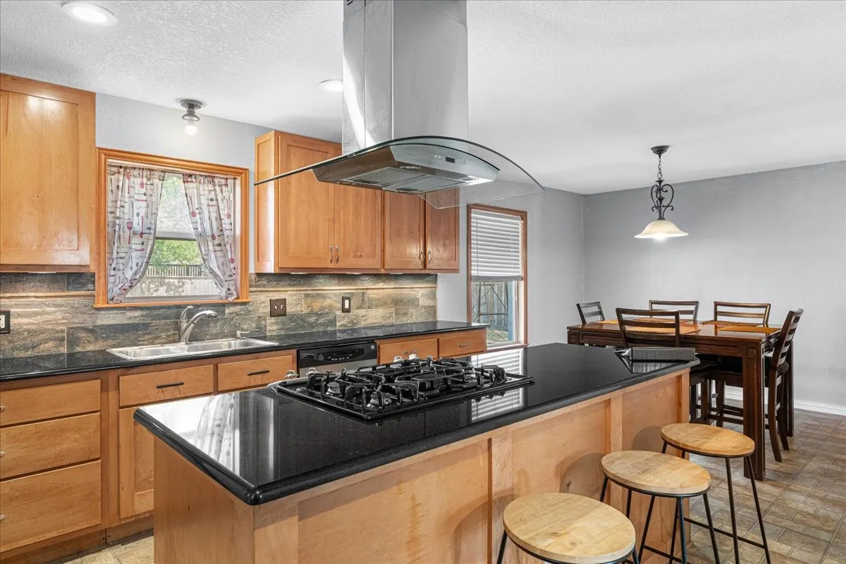 Single Family Residence For Sale in Navarro County , 1412 Arlington Drive, Corsicana, Texas 75110, 2 Bedroom, 1 Bathroom, Garage spaces, 1,246 Sqft, built in 1956, mls#21390805, Real Estate Agent in Corsicana, Homes For Sale in Navarro county, Homes For Sale in Corsicana, Realtor in Corsicana Texas, Real Estate Brokerage Independent Realty Texas, Luminita Cordes Realtor