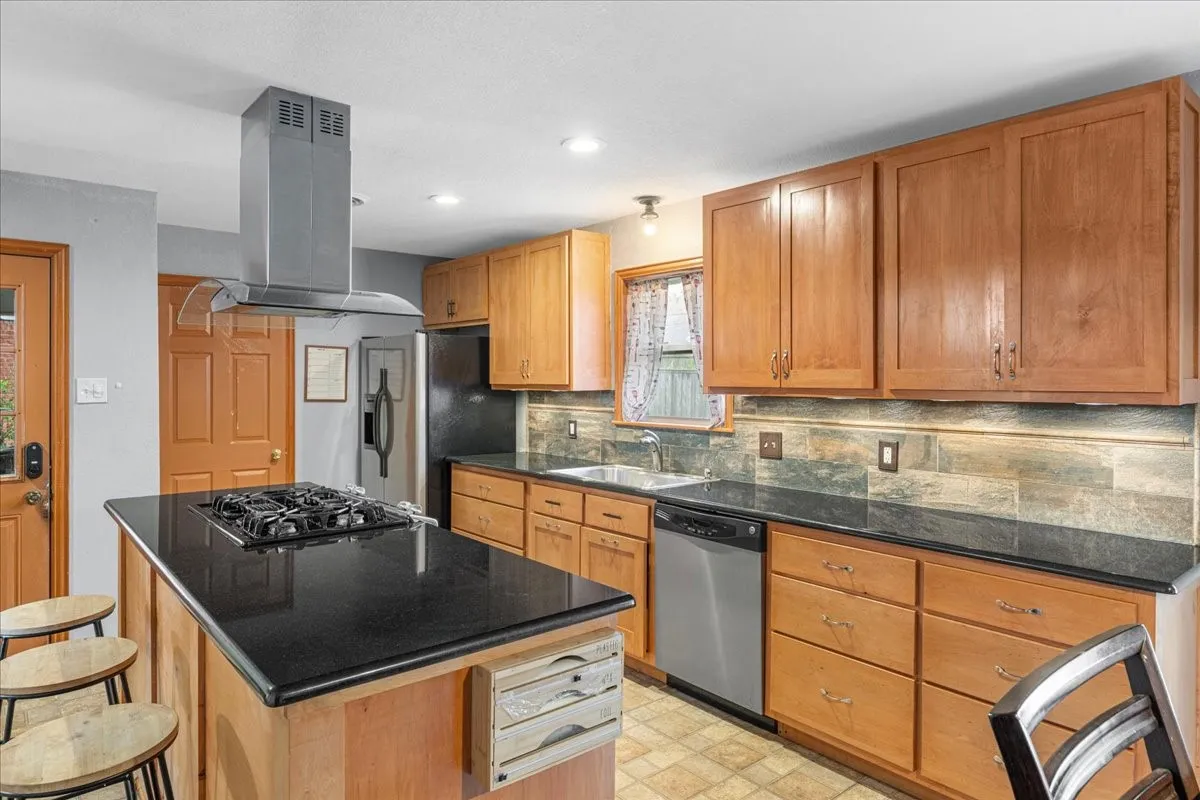Single Family Residence For Sale in Navarro County , 1412 Arlington Drive, Corsicana, Texas 75110, 2 Bedroom, 1 Bathroom, Garage spaces, 1,246 Sqft, built in 1956, mls#21390805, Real Estate Agent in Corsicana, Homes For Sale in Navarro county, Homes For Sale in Corsicana, Realtor in Corsicana Texas, Real Estate Brokerage Independent Realty Texas, Luminita Cordes Realtor