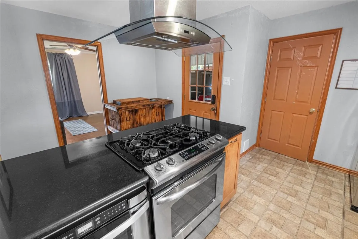 Single Family Residence For Sale in Navarro County , 1412 Arlington Drive, Corsicana, Texas 75110, 2 Bedroom, 1 Bathroom, Garage spaces, 1,246 Sqft, built in 1956, mls#21390805, Real Estate Agent in Corsicana, Homes For Sale in Navarro county, Homes For Sale in Corsicana, Realtor in Corsicana Texas, Real Estate Brokerage Independent Realty Texas, Luminita Cordes Realtor