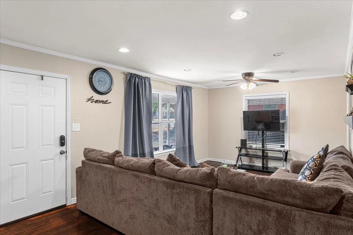 Single Family Residence For Sale in Navarro County , 1412 Arlington Drive, Corsicana, Texas 75110, 2 Bedroom, 1 Bathroom, Garage spaces, 1,246 Sqft, built in 1956, mls#21390805, Real Estate Agent in Corsicana, Homes For Sale in Navarro county, Homes For Sale in Corsicana, Realtor in Corsicana Texas, Real Estate Brokerage Independent Realty Texas, Luminita Cordes Realtor
