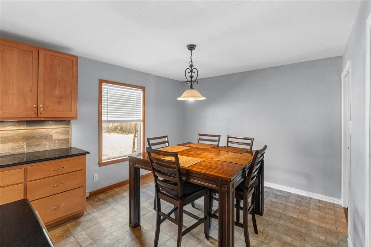 Single Family Residence For Sale in Navarro County , 1412 Arlington Drive, Corsicana, Texas 75110, 2 Bedroom, 1 Bathroom, Garage spaces, 1,246 Sqft, built in 1956, mls#21390805, Real Estate Agent in Corsicana, Homes For Sale in Navarro county, Homes For Sale in Corsicana, Realtor in Corsicana Texas, Real Estate Brokerage Independent Realty Texas, Luminita Cordes Realtor