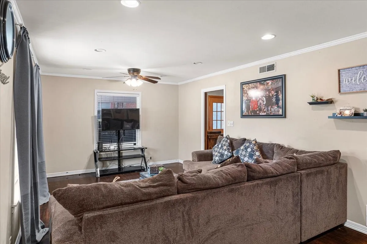 Single Family Residence For Sale in Navarro County , 1412 Arlington Drive, Corsicana, Texas 75110, 2 Bedroom, 1 Bathroom, Garage spaces, 1,246 Sqft, built in 1956, mls#21390805, Real Estate Agent in Corsicana, Homes For Sale in Navarro county, Homes For Sale in Corsicana, Realtor in Corsicana Texas, Real Estate Brokerage Independent Realty Texas, Luminita Cordes Realtor