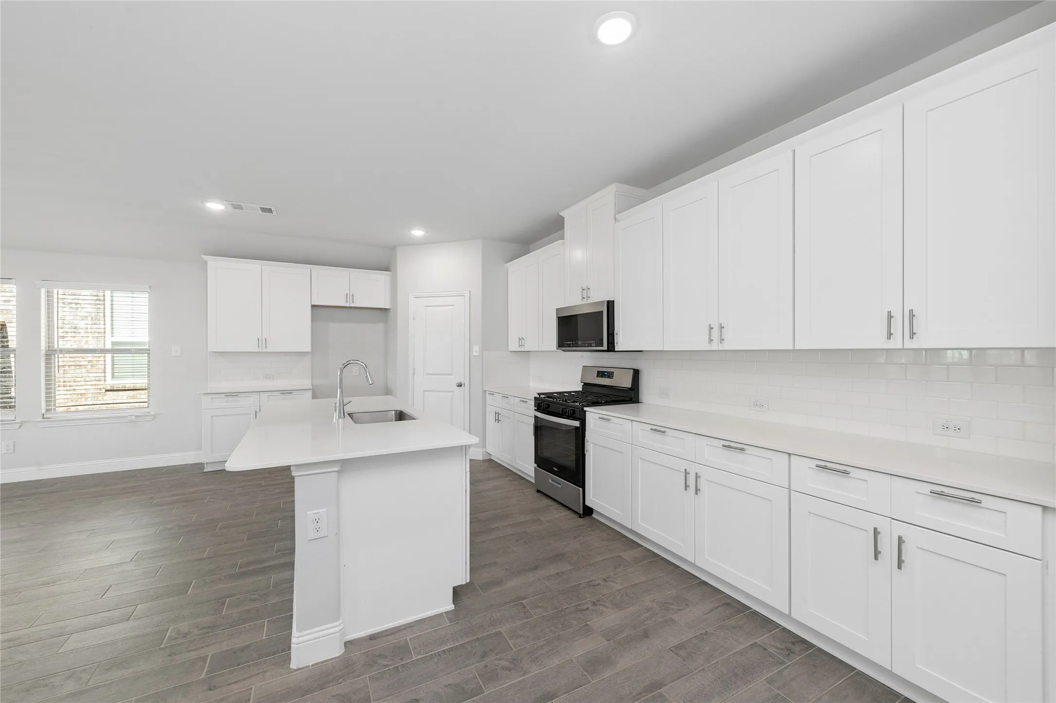 Single Family Residence For Rent in Collin County , 613 Cattle Chute Court, Celina, Texas 75009, 4 Bedroom, 2 Bathroom, 2 Garage spaces, 2,178 Sqft, built in 2022, mls#21391749, Real Estate Agent in Celina, Homes For Rent in Collin county, Homes For Rent in Celina, Realtor in Celina Texas, Real Estate Brokerage Independent Realty Texas, Luminita Cordes Realtor
