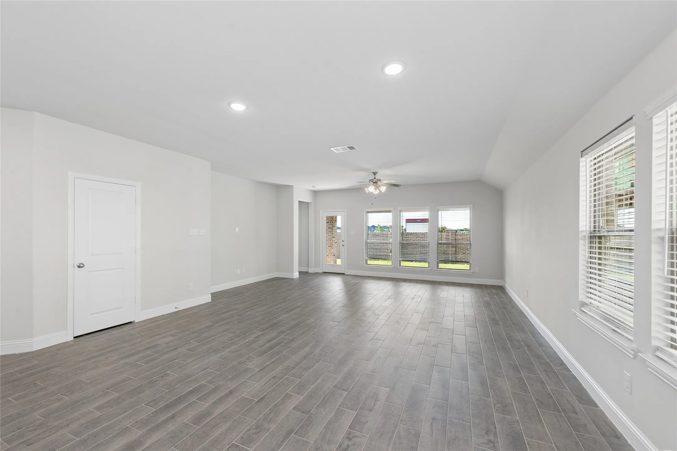 Single Family Residence For Rent in Collin County , 613 Cattle Chute Court, Celina, Texas 75009, 4 Bedroom, 2 Bathroom, 2 Garage spaces, 2,178 Sqft, built in 2022, mls#21391749, Real Estate Agent in Celina, Homes For Rent in Collin county, Homes For Rent in Celina, Realtor in Celina Texas, Real Estate Brokerage Independent Realty Texas, Luminita Cordes Realtor