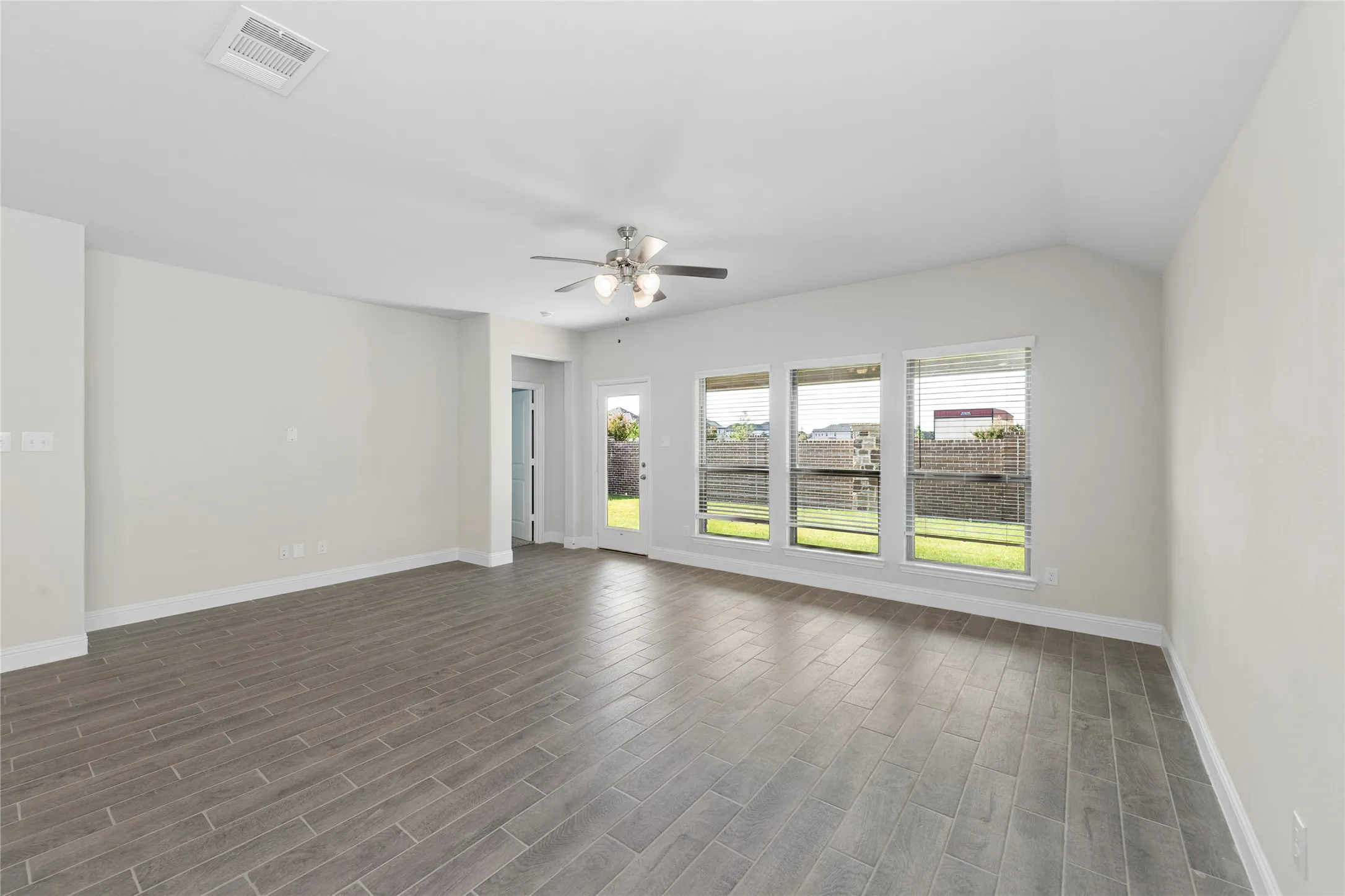 Single Family Residence For Rent in Collin County , 613 Cattle Chute Court, Celina, Texas 75009, 4 Bedroom, 2 Bathroom, 2 Garage spaces, 2,178 Sqft, built in 2022, mls#21391749, Real Estate Agent in Celina, Homes For Rent in Collin county, Homes For Rent in Celina, Realtor in Celina Texas, Real Estate Brokerage Independent Realty Texas, Luminita Cordes Realtor