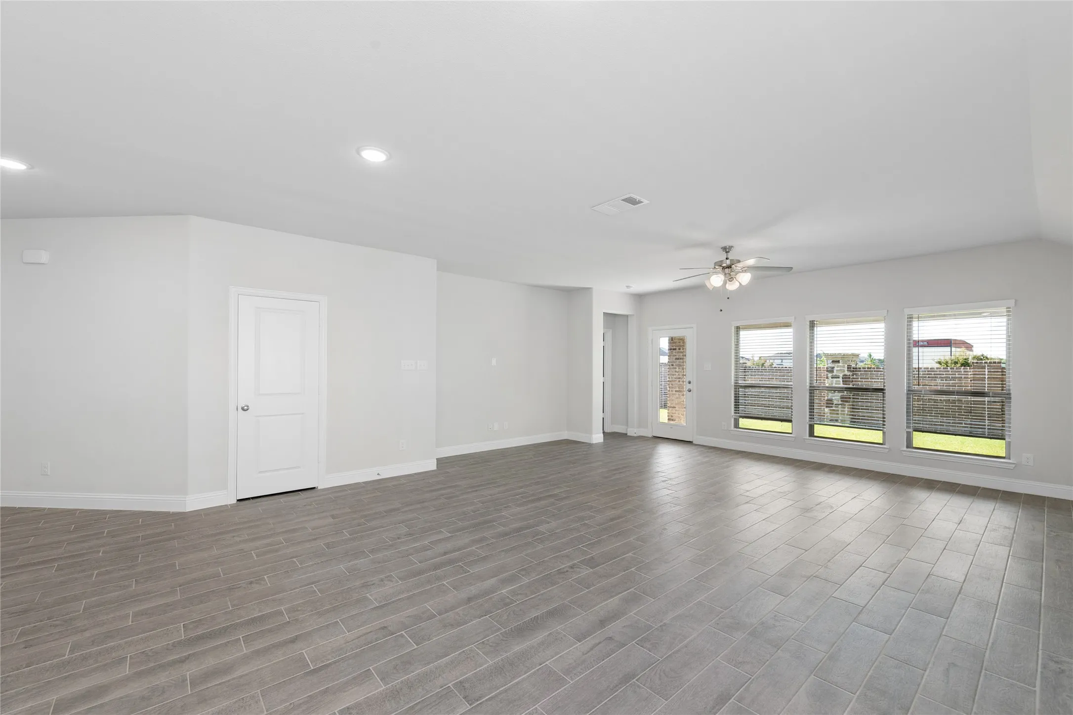 Single Family Residence For Rent in Collin County , 613 Cattle Chute Court, Celina, Texas 75009, 4 Bedroom, 2 Bathroom, 2 Garage spaces, 2,178 Sqft, built in 2022, mls#21391749, Real Estate Agent in Celina, Homes For Rent in Collin county, Homes For Rent in Celina, Realtor in Celina Texas, Real Estate Brokerage Independent Realty Texas, Luminita Cordes Realtor