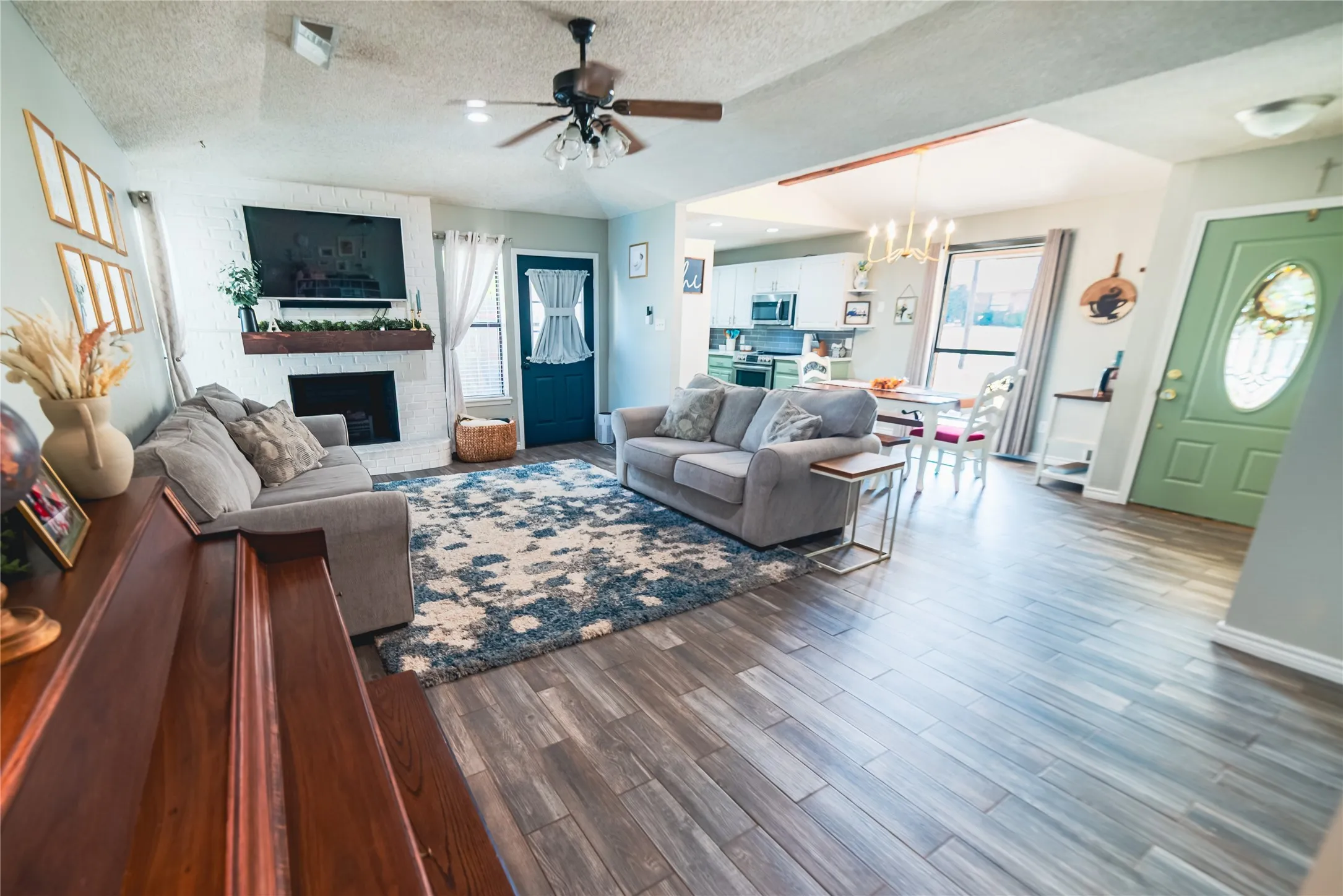 Spacious living room