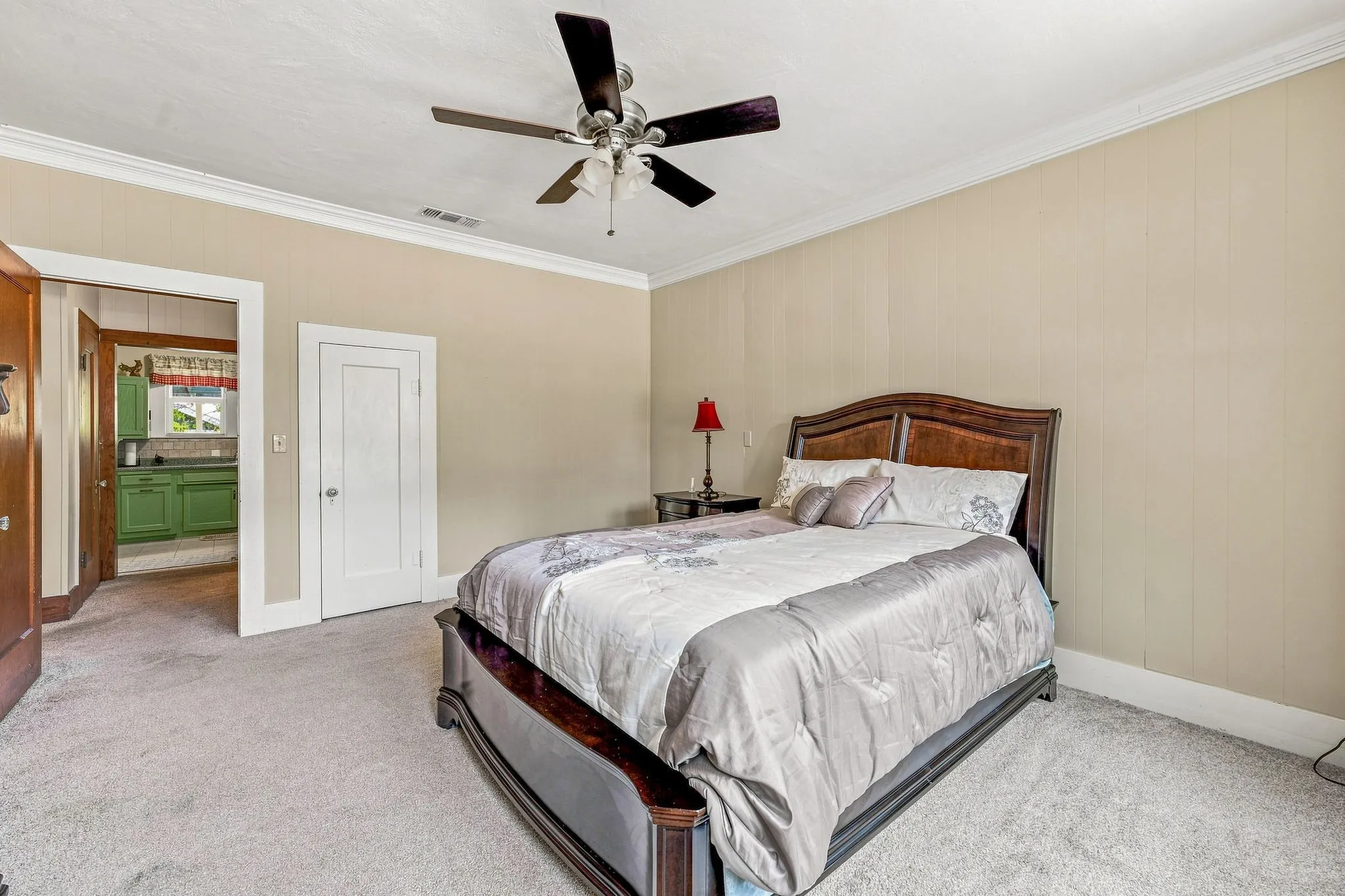 Single Family Residence For Sale in Comanche County , 125 S Bell Street, De Leon, Texas 76444, 3 Bedroom, 1 Bathroom, Garage spaces, 1,388 Sqft, built in 1930, mls#21391726, Real Estate Agent in De Leon, Homes For Sale in Comanche county, Homes For Sale in De Leon, Realtor in De Leon Texas, Real Estate Brokerage Independent Realty Texas, Luminita Cordes Realtor