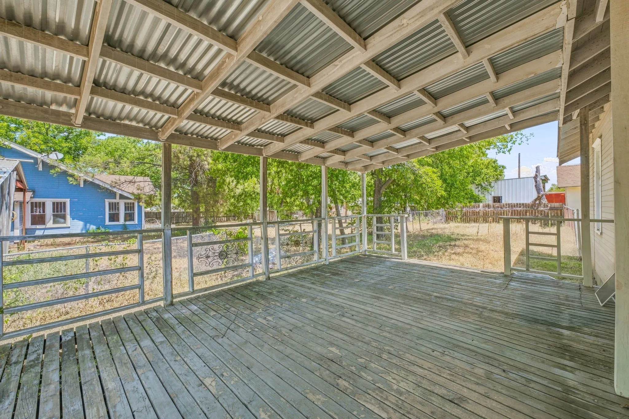 Single Family Residence For Sale in Comanche County , 125 S Bell Street, De Leon, Texas 76444, 3 Bedroom, 1 Bathroom, Garage spaces, 1,388 Sqft, built in 1930, mls#21391726, Real Estate Agent in De Leon, Homes For Sale in Comanche county, Homes For Sale in De Leon, Realtor in De Leon Texas, Real Estate Brokerage Independent Realty Texas, Luminita Cordes Realtor