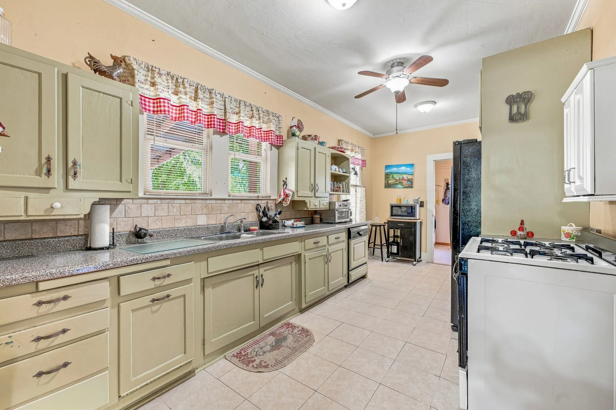Single Family Residence For Sale in Comanche County , 125 S Bell Street, De Leon, Texas 76444, 3 Bedroom, 1 Bathroom, Garage spaces, 1,388 Sqft, built in 1930, mls#21391726, Real Estate Agent in De Leon, Homes For Sale in Comanche county, Homes For Sale in De Leon, Realtor in De Leon Texas, Real Estate Brokerage Independent Realty Texas, Luminita Cordes Realtor