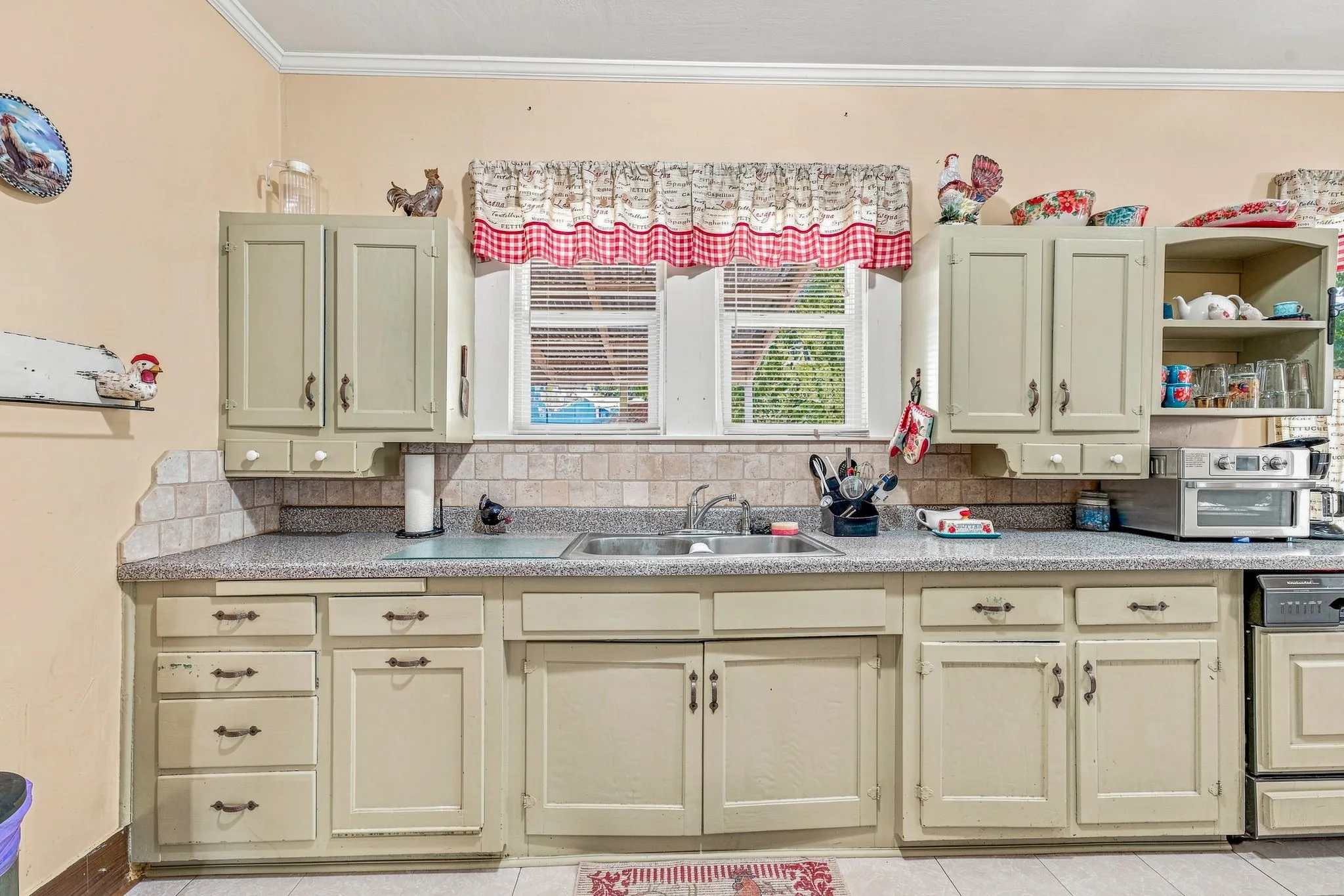 Single Family Residence For Sale in Comanche County , 125 S Bell Street, De Leon, Texas 76444, 3 Bedroom, 1 Bathroom, Garage spaces, 1,388 Sqft, built in 1930, mls#21391726, Real Estate Agent in De Leon, Homes For Sale in Comanche county, Homes For Sale in De Leon, Realtor in De Leon Texas, Real Estate Brokerage Independent Realty Texas, Luminita Cordes Realtor