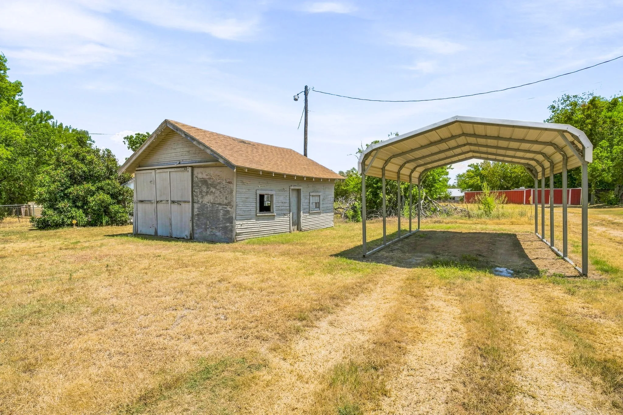 Single Family Residence For Sale in Comanche County , 125 S Bell Street, De Leon, Texas 76444, 3 Bedroom, 1 Bathroom, Garage spaces, 1,388 Sqft, built in 1930, mls#21391726, Real Estate Agent in De Leon, Homes For Sale in Comanche county, Homes For Sale in De Leon, Realtor in De Leon Texas, Real Estate Brokerage Independent Realty Texas, Luminita Cordes Realtor