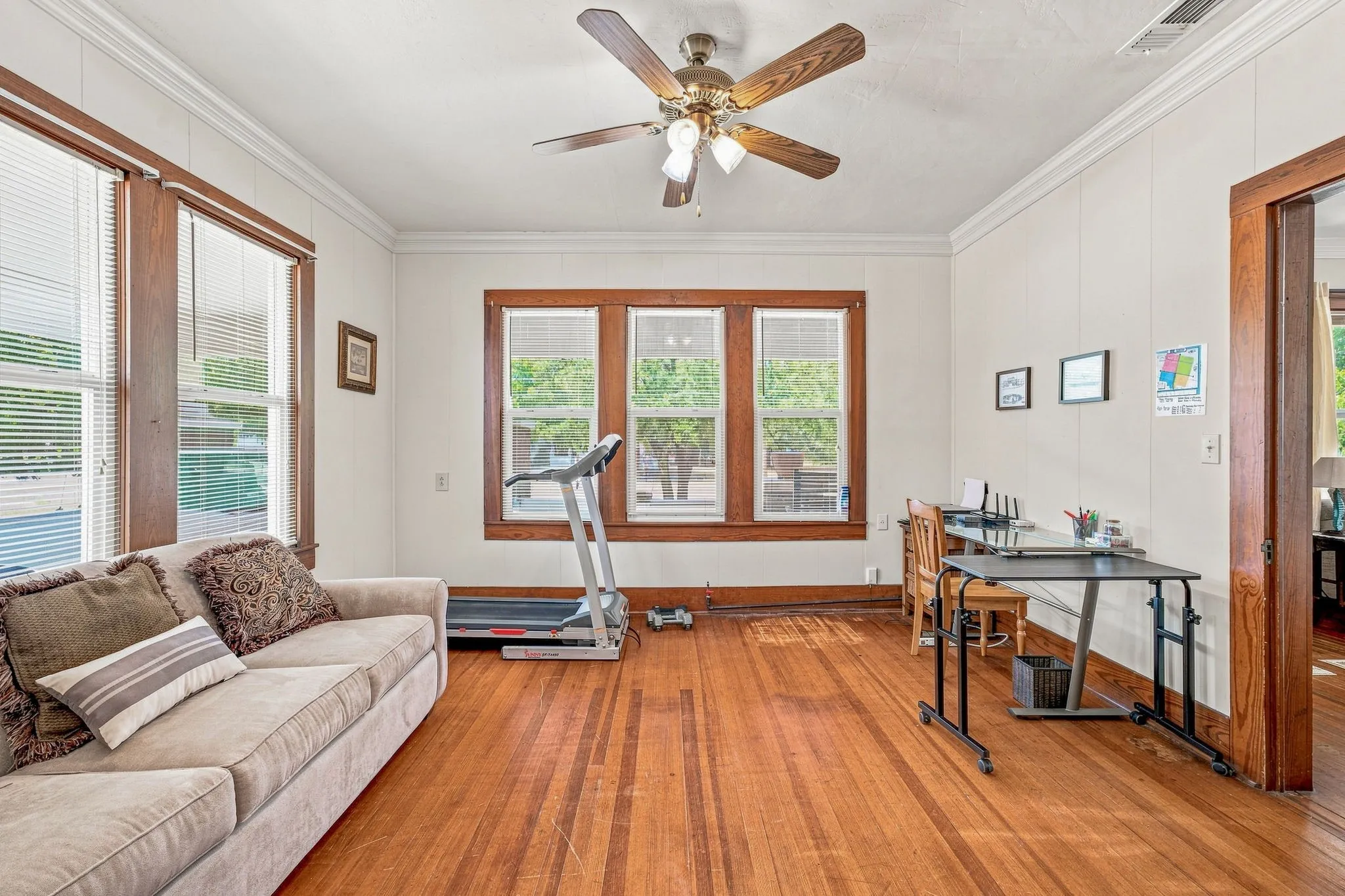 Single Family Residence For Sale in Comanche County , 125 S Bell Street, De Leon, Texas 76444, 3 Bedroom, 1 Bathroom, Garage spaces, 1,388 Sqft, built in 1930, mls#21391726, Real Estate Agent in De Leon, Homes For Sale in Comanche county, Homes For Sale in De Leon, Realtor in De Leon Texas, Real Estate Brokerage Independent Realty Texas, Luminita Cordes Realtor