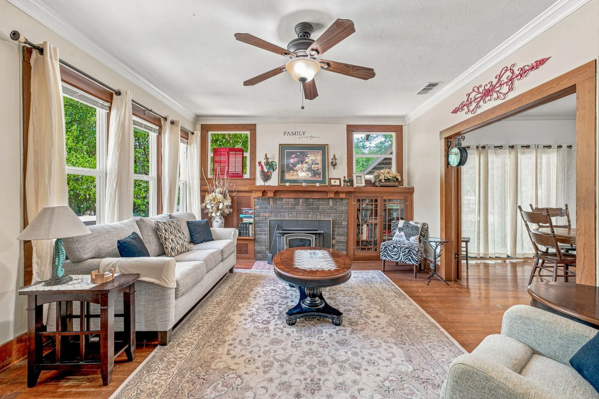 Single Family Residence For Sale in Comanche County , 125 S Bell Street, De Leon, Texas 76444, 3 Bedroom, 1 Bathroom, Garage spaces, 1,388 Sqft, built in 1930, mls#21391726, Real Estate Agent in De Leon, Homes For Sale in Comanche county, Homes For Sale in De Leon, Realtor in De Leon Texas, Real Estate Brokerage Independent Realty Texas, Luminita Cordes Realtor