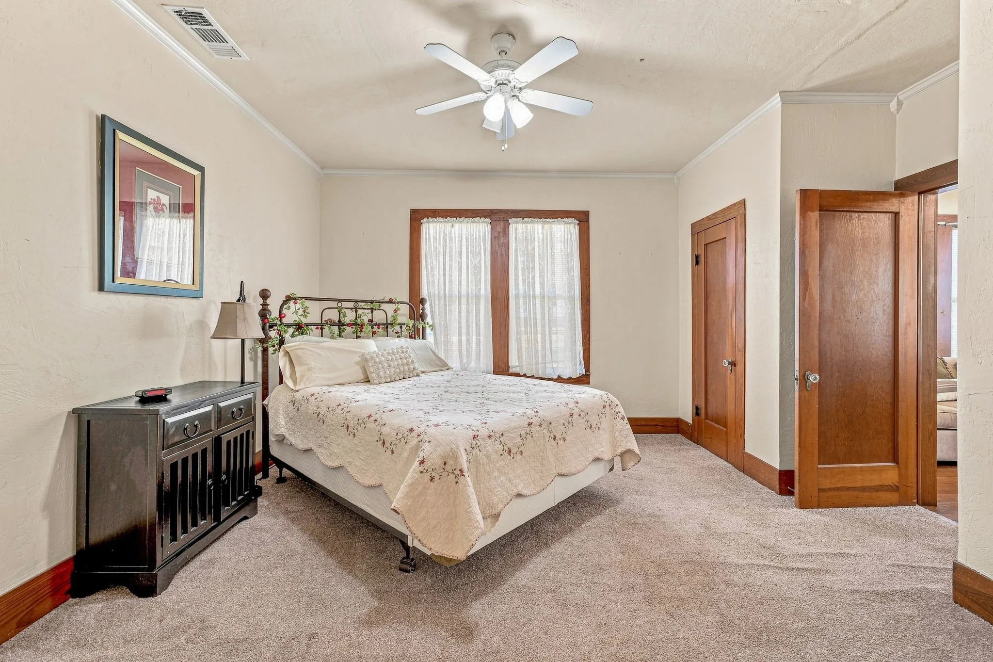 Single Family Residence For Sale in Comanche County , 125 S Bell Street, De Leon, Texas 76444, 3 Bedroom, 1 Bathroom, Garage spaces, 1,388 Sqft, built in 1930, mls#21391726, Real Estate Agent in De Leon, Homes For Sale in Comanche county, Homes For Sale in De Leon, Realtor in De Leon Texas, Real Estate Brokerage Independent Realty Texas, Luminita Cordes Realtor