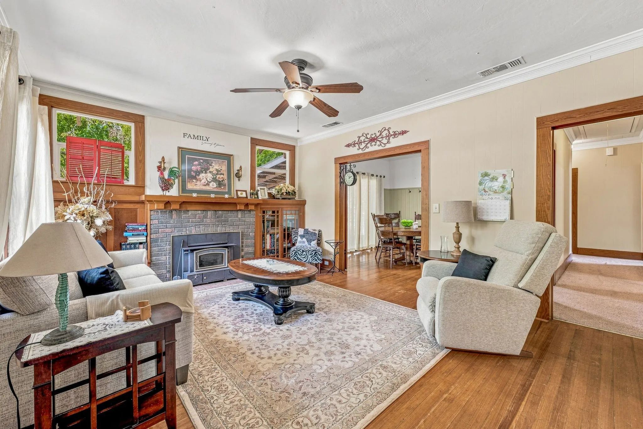 Single Family Residence For Sale in Comanche County , 125 S Bell Street, De Leon, Texas 76444, 3 Bedroom, 1 Bathroom, Garage spaces, 1,388 Sqft, built in 1930, mls#21391726, Real Estate Agent in De Leon, Homes For Sale in Comanche county, Homes For Sale in De Leon, Realtor in De Leon Texas, Real Estate Brokerage Independent Realty Texas, Luminita Cordes Realtor