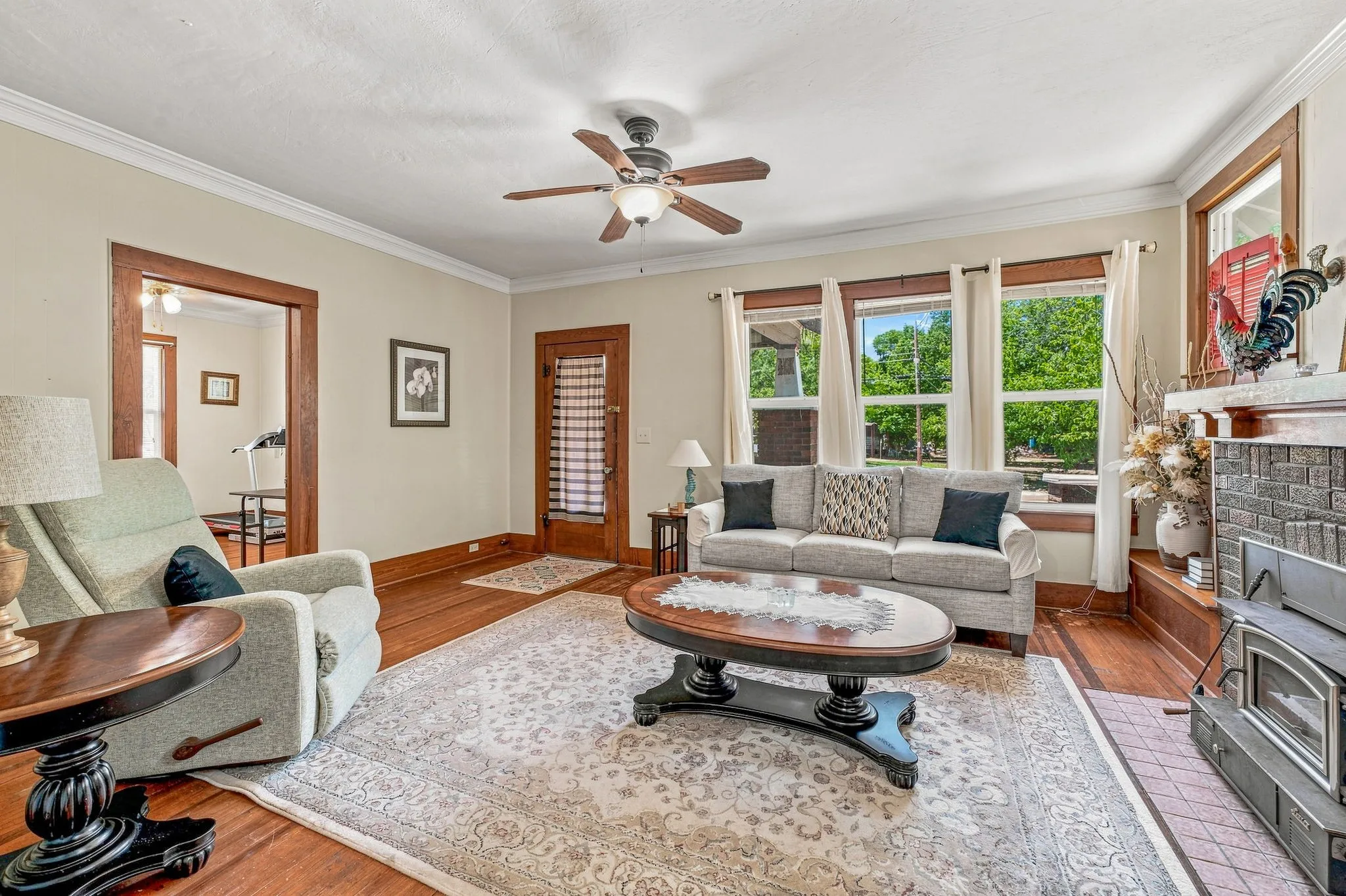 Single Family Residence For Sale in Comanche County , 125 S Bell Street, De Leon, Texas 76444, 3 Bedroom, 1 Bathroom, Garage spaces, 1,388 Sqft, built in 1930, mls#21391726, Real Estate Agent in De Leon, Homes For Sale in Comanche county, Homes For Sale in De Leon, Realtor in De Leon Texas, Real Estate Brokerage Independent Realty Texas, Luminita Cordes Realtor