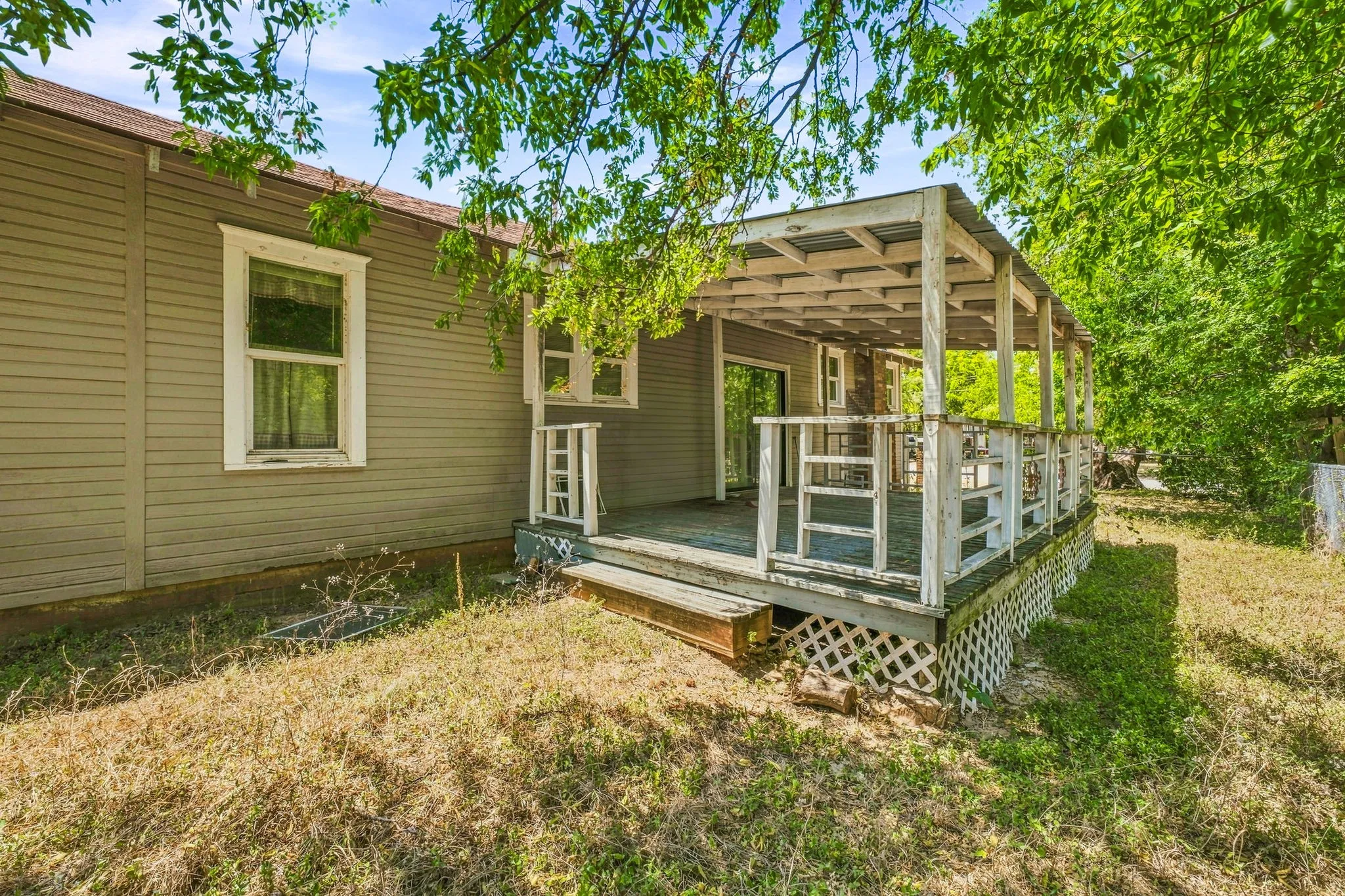 Single Family Residence For Sale in Comanche County , 125 S Bell Street, De Leon, Texas 76444, 3 Bedroom, 1 Bathroom, Garage spaces, 1,388 Sqft, built in 1930, mls#21391726, Real Estate Agent in De Leon, Homes For Sale in Comanche county, Homes For Sale in De Leon, Realtor in De Leon Texas, Real Estate Brokerage Independent Realty Texas, Luminita Cordes Realtor