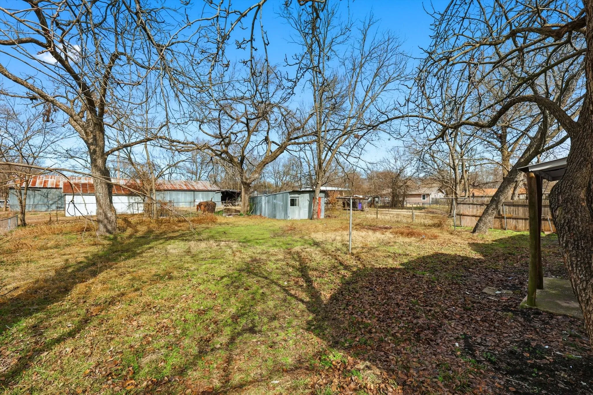 Single Family Residence For Sale in Fannin County , 803 E 14th Street, Bonham, Texas 75418, 3 Bedroom, 2 Bathroom, Garage spaces, 1,272 Sqft, built in 1940, mls#21391753, Real Estate Agent in Bonham, Homes For Sale in Fannin county, Homes For Sale in Bonham, Realtor in Bonham Texas, Real Estate Brokerage Independent Realty Texas, Luminita Cordes Realtor
