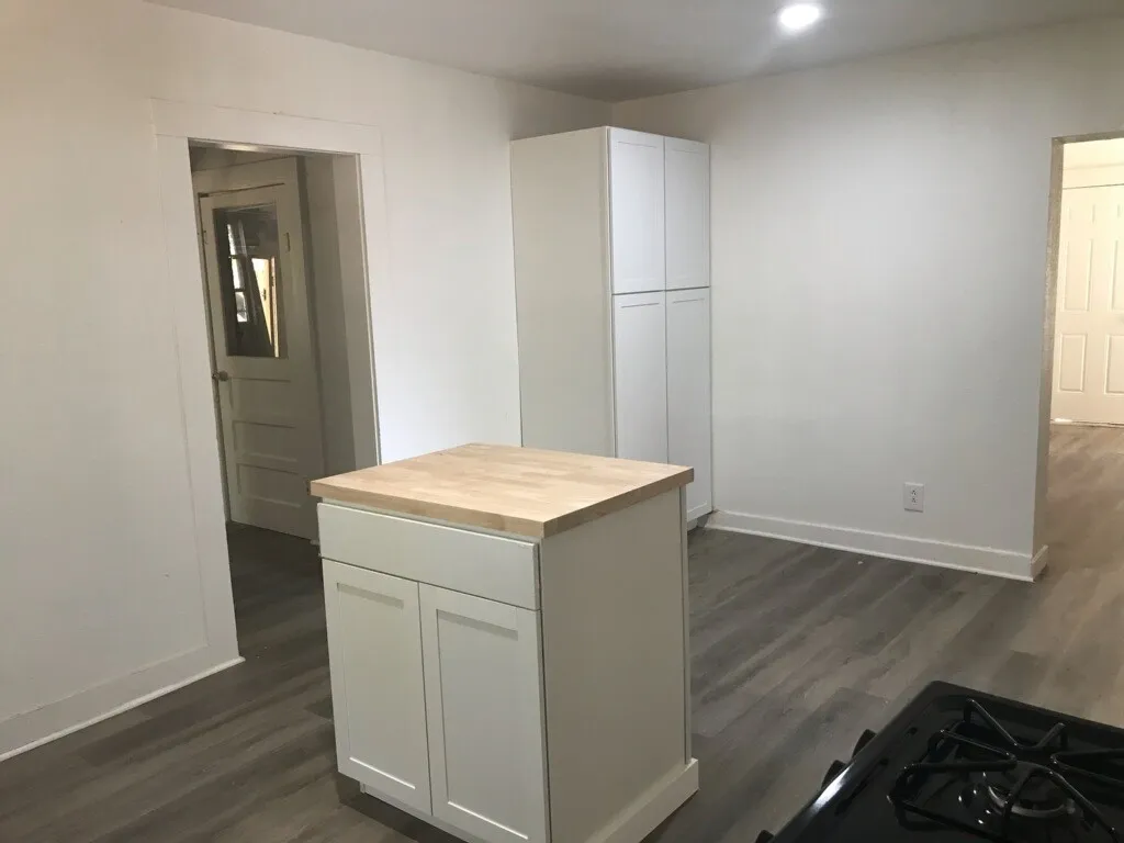 Single Family Residence For Sale in Fannin County , 803 E 14th Street, Bonham, Texas 75418, 3 Bedroom, 2 Bathroom, Garage spaces, 1,272 Sqft, built in 1940, mls#21391753, Real Estate Agent in Bonham, Homes For Sale in Fannin county, Homes For Sale in Bonham, Realtor in Bonham Texas, Real Estate Brokerage Independent Realty Texas, Luminita Cordes Realtor