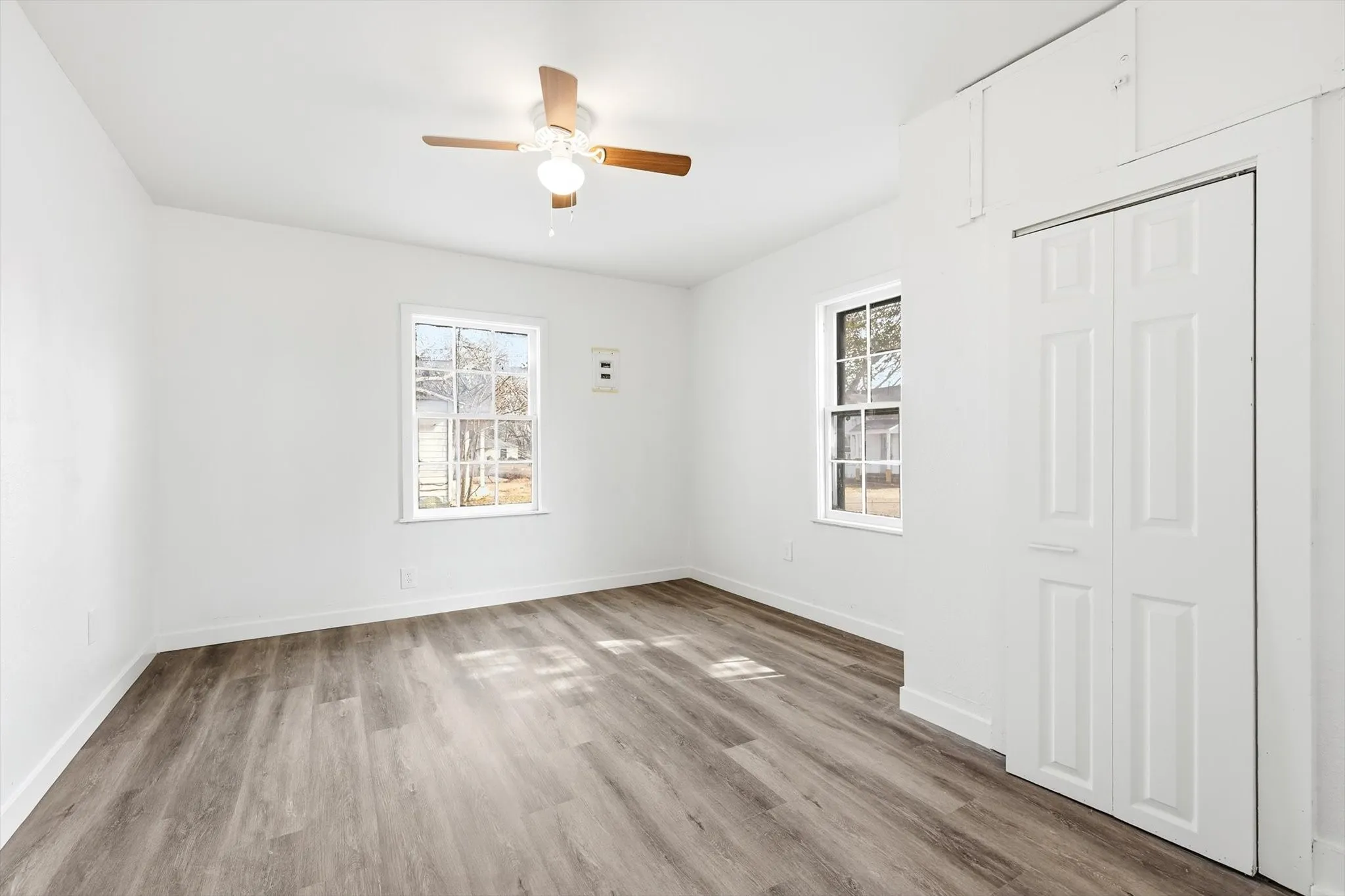 Single Family Residence For Sale in Fannin County , 803 E 14th Street, Bonham, Texas 75418, 3 Bedroom, 2 Bathroom, Garage spaces, 1,272 Sqft, built in 1940, mls#21391753, Real Estate Agent in Bonham, Homes For Sale in Fannin county, Homes For Sale in Bonham, Realtor in Bonham Texas, Real Estate Brokerage Independent Realty Texas, Luminita Cordes Realtor