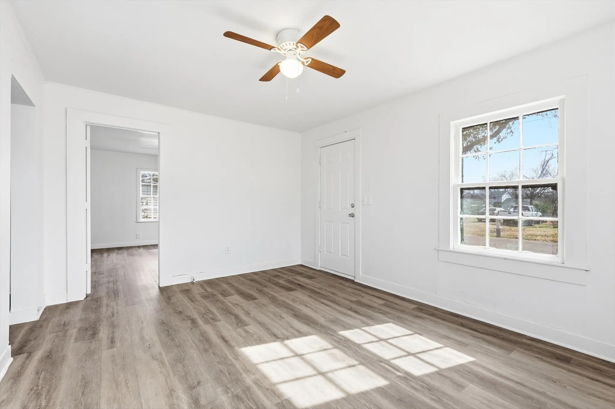 Single Family Residence For Sale in Fannin County , 803 E 14th Street, Bonham, Texas 75418, 3 Bedroom, 2 Bathroom, Garage spaces, 1,272 Sqft, built in 1940, mls#21391753, Real Estate Agent in Bonham, Homes For Sale in Fannin county, Homes For Sale in Bonham, Realtor in Bonham Texas, Real Estate Brokerage Independent Realty Texas, Luminita Cordes Realtor