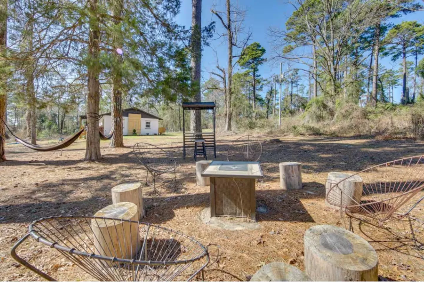 Single Family Residence For Rent in Wood County , 250 Private Road 8579, Winnsboro, Texas 75494, 3 Bedroom, 2 Bathroom, Garage spaces, 1,240 Sqft, built in 1949, mls#21391732, Real Estate Agent in Winnsboro, Homes For Rent in Wood county, Homes For Rent in Winnsboro, Realtor in Winnsboro Texas, Real Estate Brokerage Independent Realty Texas, Luminita Cordes Realtor