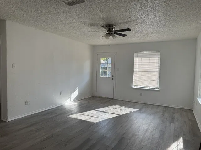Single Family Residence For Rent in Denton County , 513 Rose Street, Denton, Texas 76209, 3 Bedroom, 2 Bathroom, Garage spaces, 1,200 Sqft, built in 1994, mls#21391756, Real Estate Agent in Denton, Homes For Rent in Denton county, Homes For Rent in Denton, Realtor in Denton Texas, Real Estate Brokerage Independent Realty Texas, Luminita Cordes Realtor