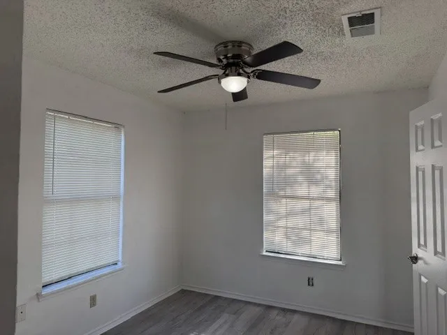Single Family Residence For Rent in Denton County , 513 Rose Street, Denton, Texas 76209, 3 Bedroom, 2 Bathroom, Garage spaces, 1,200 Sqft, built in 1994, mls#21391756, Real Estate Agent in Denton, Homes For Rent in Denton county, Homes For Rent in Denton, Realtor in Denton Texas, Real Estate Brokerage Independent Realty Texas, Luminita Cordes Realtor