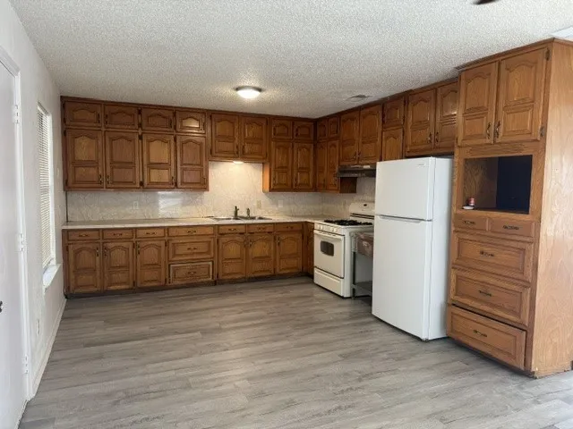 Single Family Residence For Rent in Denton County , 513 Rose Street, Denton, Texas 76209, 3 Bedroom, 2 Bathroom, Garage spaces, 1,200 Sqft, built in 1994, mls#21391756, Real Estate Agent in Denton, Homes For Rent in Denton county, Homes For Rent in Denton, Realtor in Denton Texas, Real Estate Brokerage Independent Realty Texas, Luminita Cordes Realtor