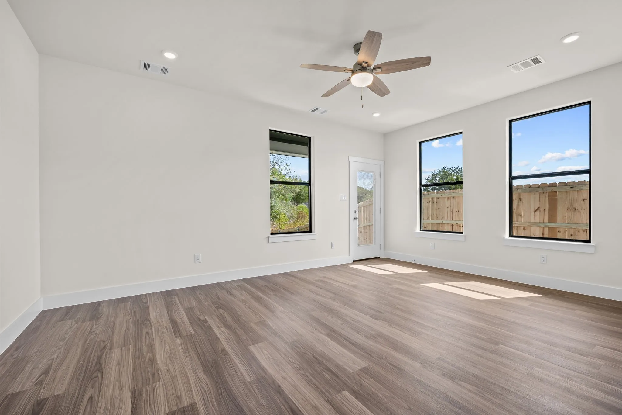 Single Family Residence For Sale in Hood County , 3631 Raintree Trail, Granbury, Texas 76048, 3 Bedroom, 2 Bathroom, 2 Garage spaces, 1,313 Sqft, built in 2026, mls#21390782, Real Estate Agent in Granbury, Homes For Sale in Hood county, Homes For Sale in Granbury, Realtor in Granbury Texas, Real Estate Brokerage Independent Realty Texas, Luminita Cordes Realtor