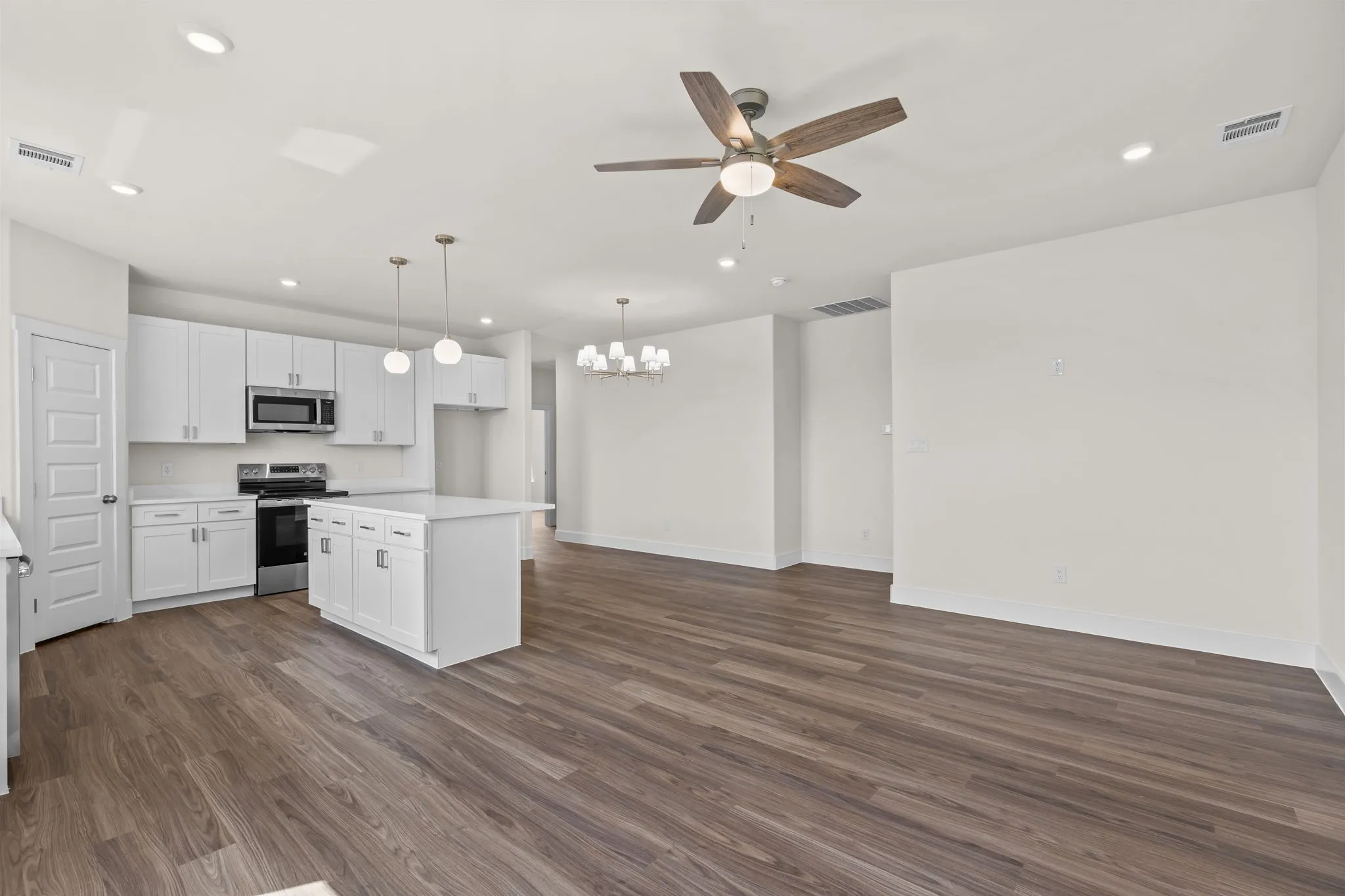 Single Family Residence For Sale in Hood County , 3631 Raintree Trail, Granbury, Texas 76048, 3 Bedroom, 2 Bathroom, 2 Garage spaces, 1,313 Sqft, built in 2026, mls#21390782, Real Estate Agent in Granbury, Homes For Sale in Hood county, Homes For Sale in Granbury, Realtor in Granbury Texas, Real Estate Brokerage Independent Realty Texas, Luminita Cordes Realtor