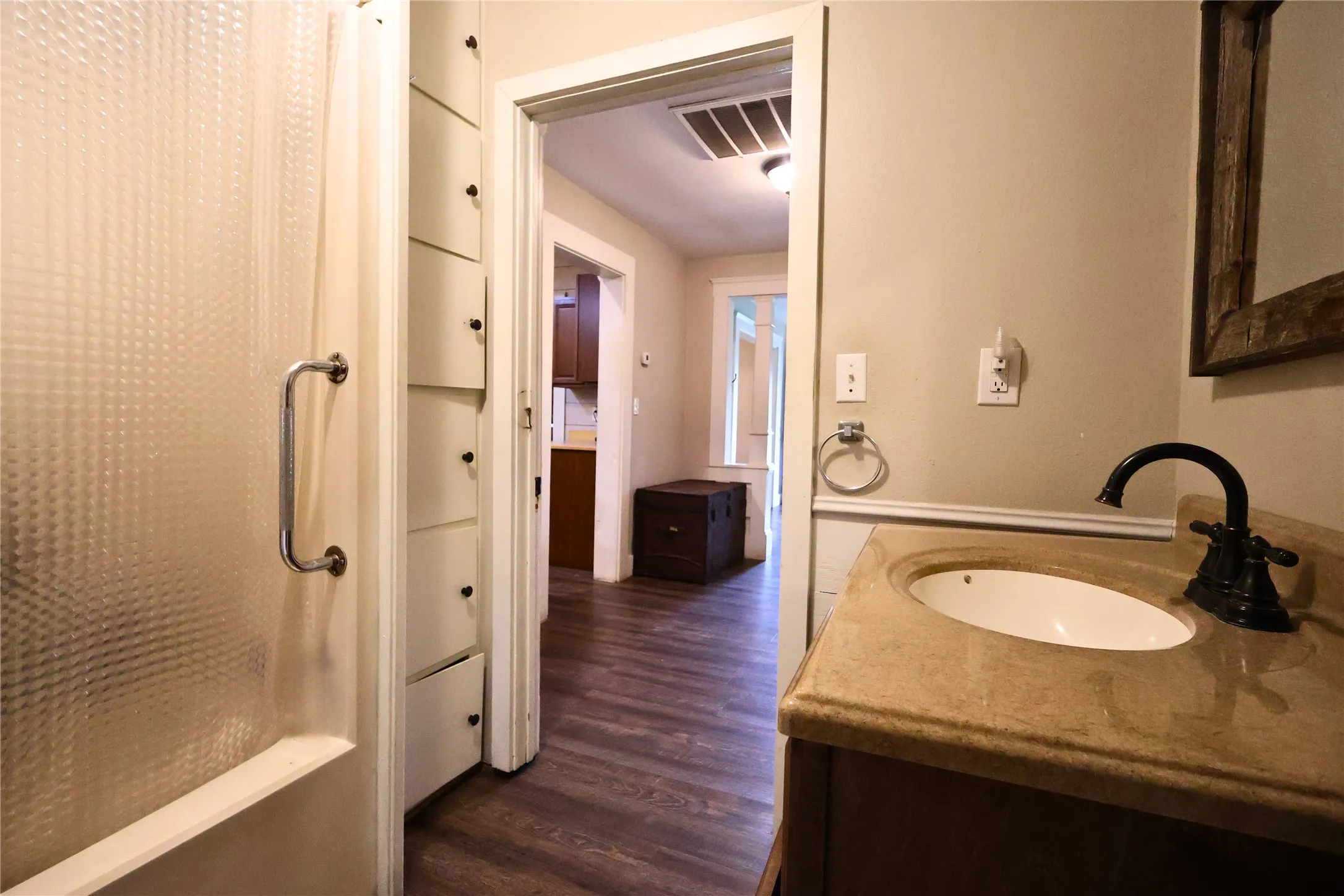 Single Family Residence For Sale in Wood County , 210 Hopkins, Alba, Texas 75410, 3 Bedroom, 2 Bathroom, Garage spaces, 2,158 Sqft, built in 1914, mls#21391110, Real Estate Agent in Alba, Homes For Sale in Wood county, Homes For Sale in Alba, Realtor in Alba Texas, Real Estate Brokerage Independent Realty Texas, Luminita Cordes Realtor