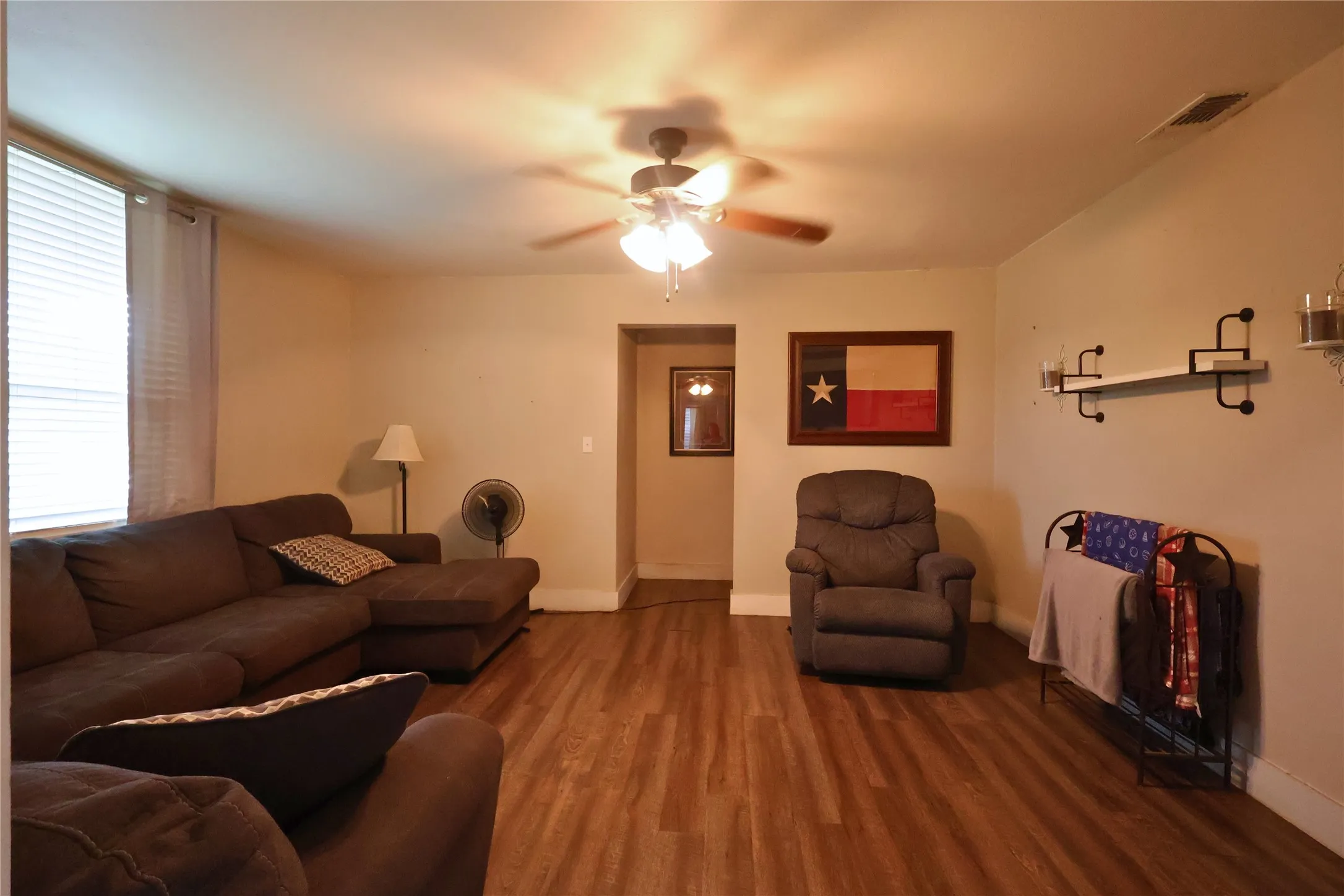 Single Family Residence For Sale in Wood County , 210 Hopkins, Alba, Texas 75410, 3 Bedroom, 2 Bathroom, Garage spaces, 2,158 Sqft, built in 1914, mls#21391110, Real Estate Agent in Alba, Homes For Sale in Wood county, Homes For Sale in Alba, Realtor in Alba Texas, Real Estate Brokerage Independent Realty Texas, Luminita Cordes Realtor