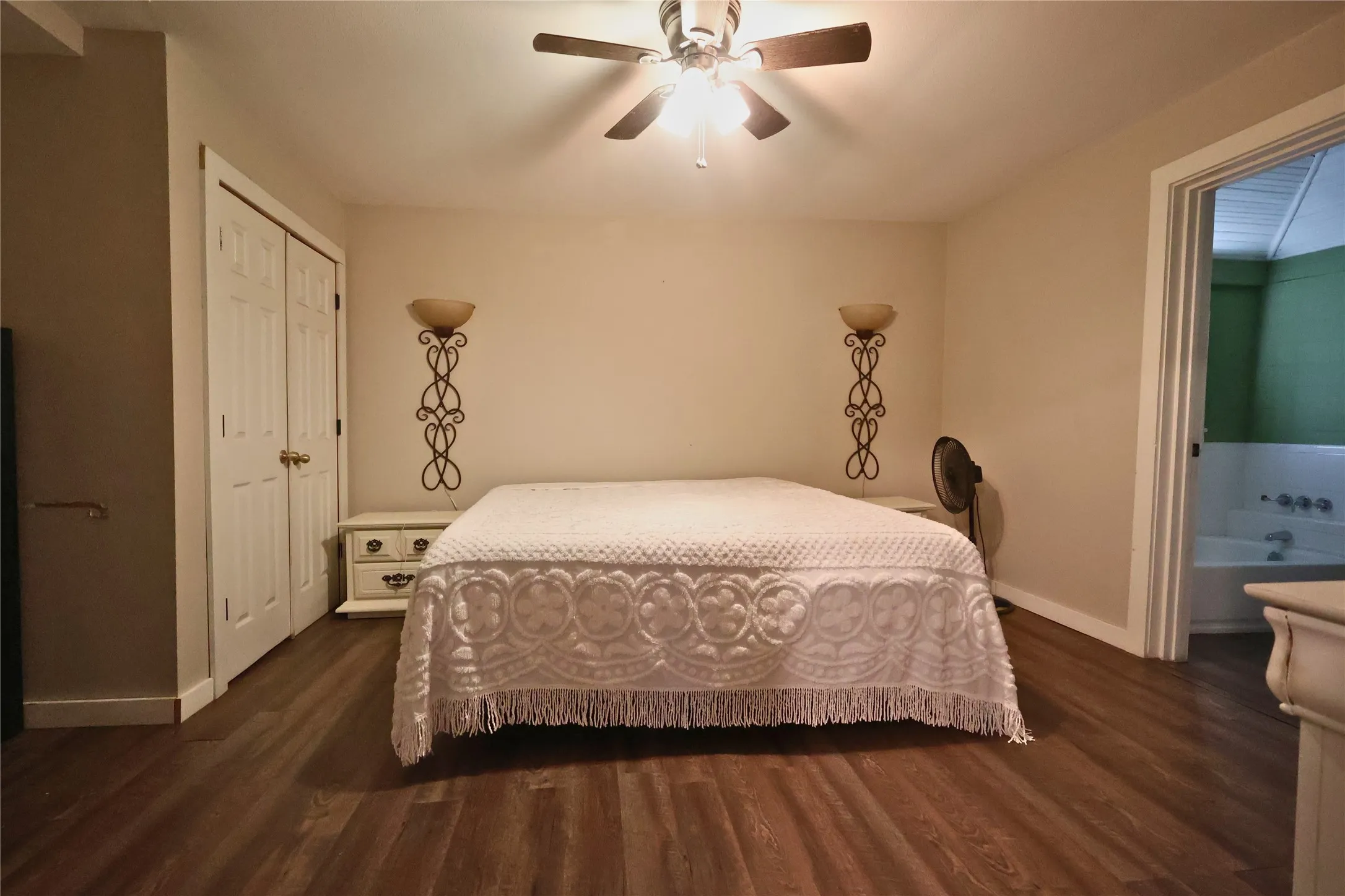 Single Family Residence For Sale in Wood County , 210 Hopkins, Alba, Texas 75410, 3 Bedroom, 2 Bathroom, Garage spaces, 2,158 Sqft, built in 1914, mls#21391110, Real Estate Agent in Alba, Homes For Sale in Wood county, Homes For Sale in Alba, Realtor in Alba Texas, Real Estate Brokerage Independent Realty Texas, Luminita Cordes Realtor