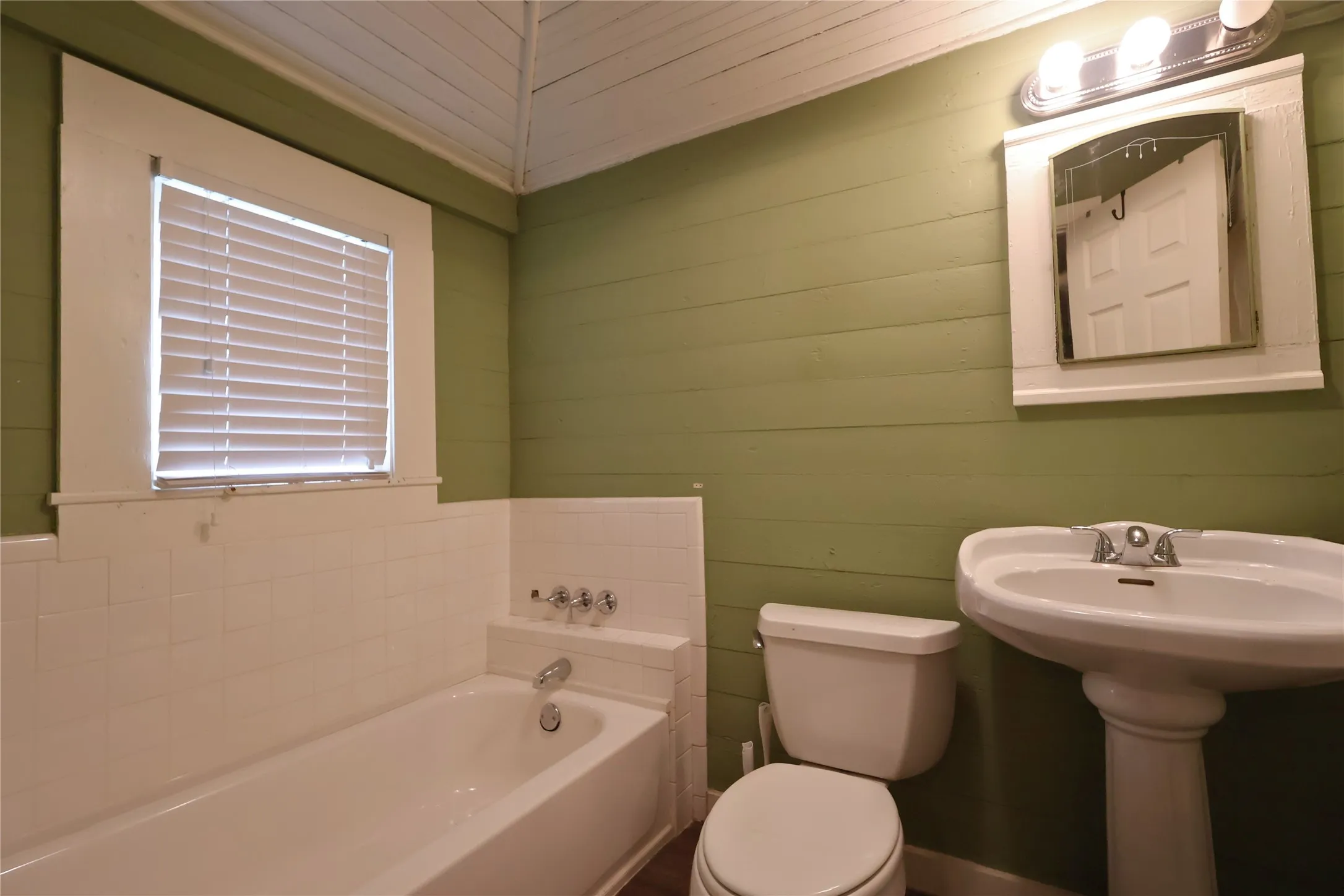 Single Family Residence For Sale in Wood County , 210 Hopkins, Alba, Texas 75410, 3 Bedroom, 2 Bathroom, Garage spaces, 2,158 Sqft, built in 1914, mls#21391110, Real Estate Agent in Alba, Homes For Sale in Wood county, Homes For Sale in Alba, Realtor in Alba Texas, Real Estate Brokerage Independent Realty Texas, Luminita Cordes Realtor