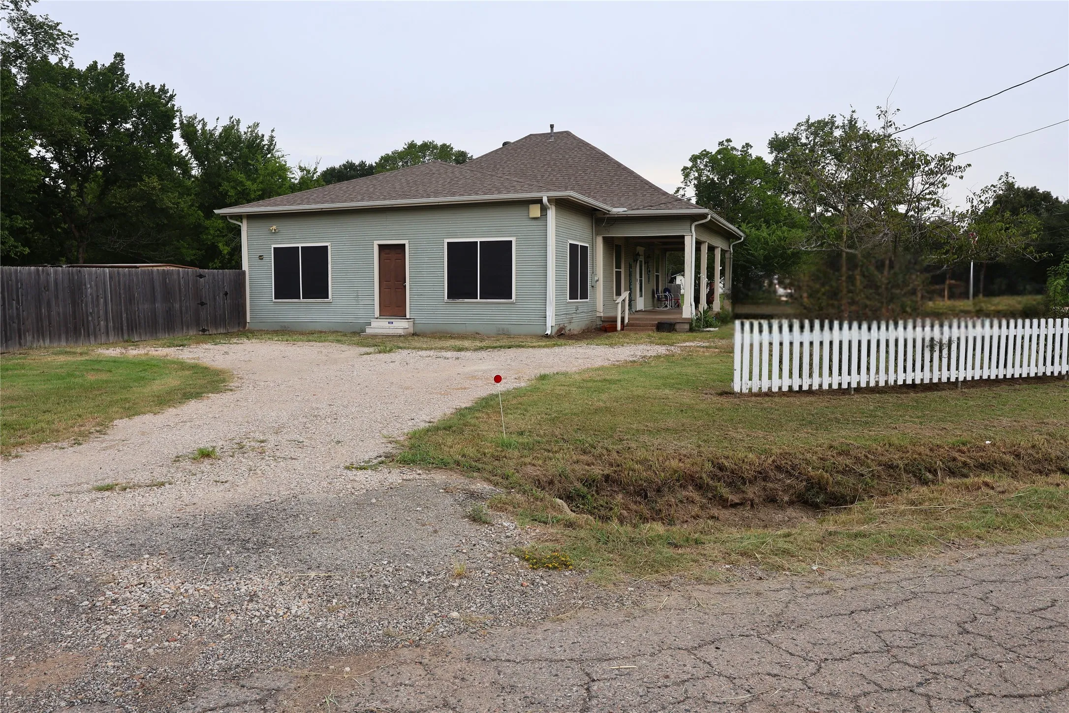 Single Family Residence For Sale in Wood County , 210 Hopkins, Alba, Texas 75410, 3 Bedroom, 2 Bathroom, Garage spaces, 2,158 Sqft, built in 1914, mls#21391110, Real Estate Agent in Alba, Homes For Sale in Wood county, Homes For Sale in Alba, Realtor in Alba Texas, Real Estate Brokerage Independent Realty Texas, Luminita Cordes Realtor