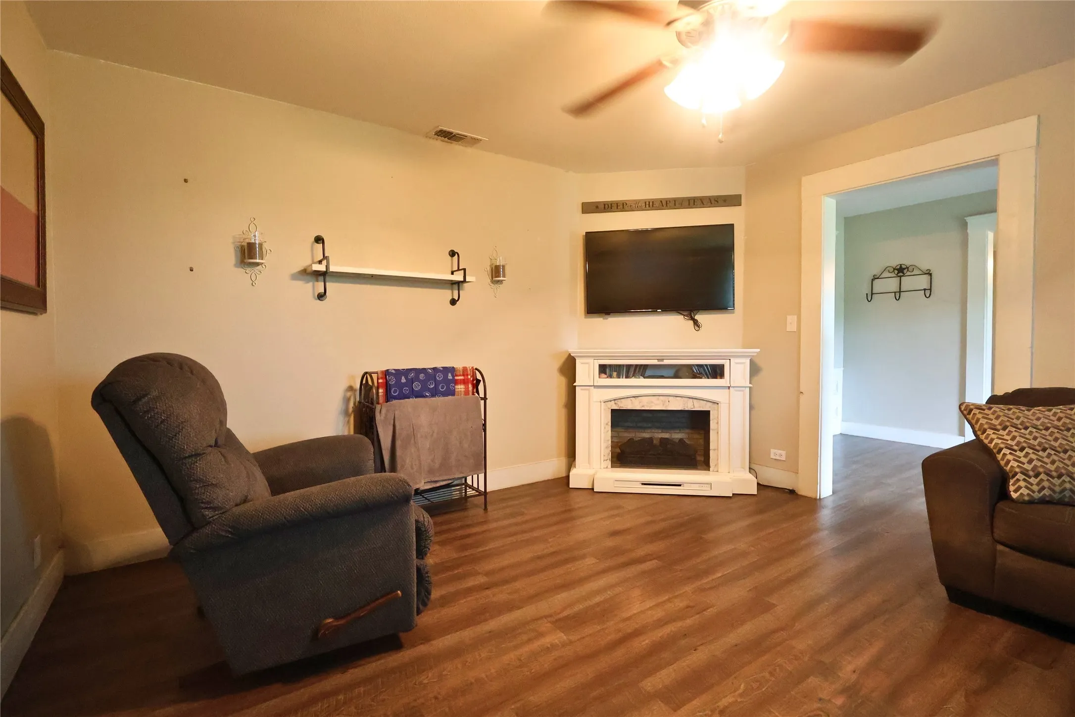 Single Family Residence For Sale in Wood County , 210 Hopkins, Alba, Texas 75410, 3 Bedroom, 2 Bathroom, Garage spaces, 2,158 Sqft, built in 1914, mls#21391110, Real Estate Agent in Alba, Homes For Sale in Wood county, Homes For Sale in Alba, Realtor in Alba Texas, Real Estate Brokerage Independent Realty Texas, Luminita Cordes Realtor