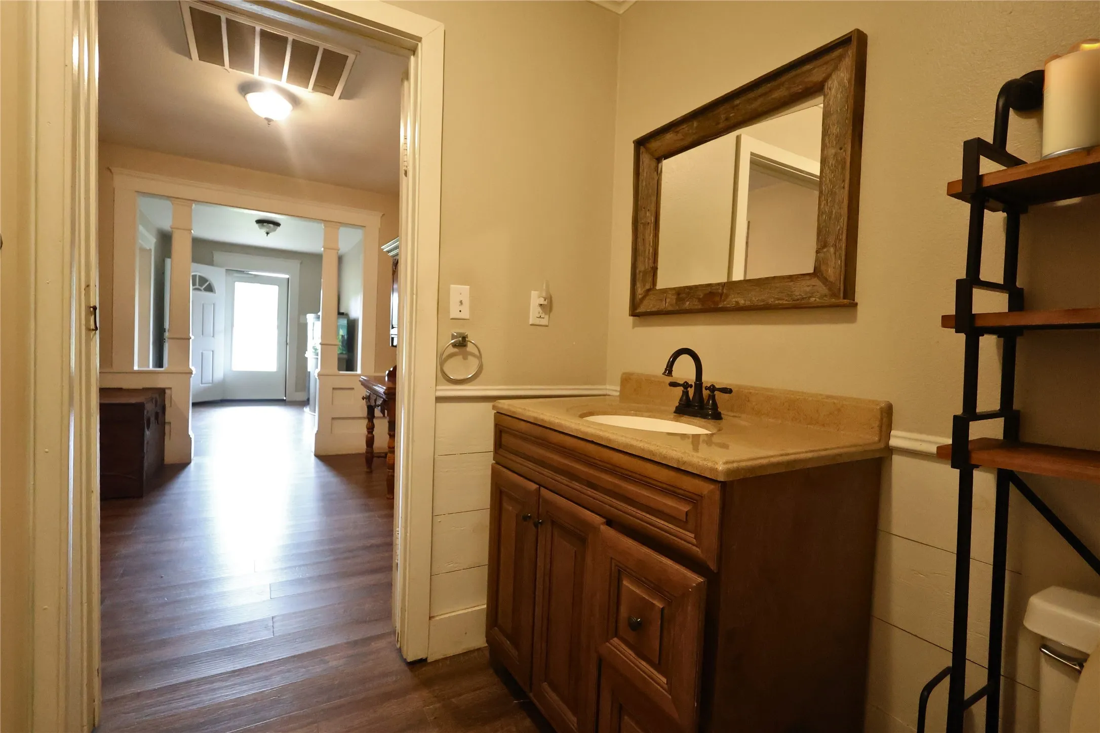 Single Family Residence For Sale in Wood County , 210 Hopkins, Alba, Texas 75410, 3 Bedroom, 2 Bathroom, Garage spaces, 2,158 Sqft, built in 1914, mls#21391110, Real Estate Agent in Alba, Homes For Sale in Wood county, Homes For Sale in Alba, Realtor in Alba Texas, Real Estate Brokerage Independent Realty Texas, Luminita Cordes Realtor