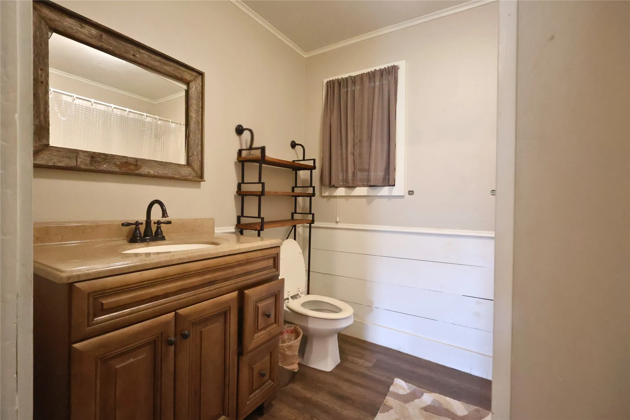 Single Family Residence For Sale in Wood County , 210 Hopkins, Alba, Texas 75410, 3 Bedroom, 2 Bathroom, Garage spaces, 2,158 Sqft, built in 1914, mls#21391110, Real Estate Agent in Alba, Homes For Sale in Wood county, Homes For Sale in Alba, Realtor in Alba Texas, Real Estate Brokerage Independent Realty Texas, Luminita Cordes Realtor