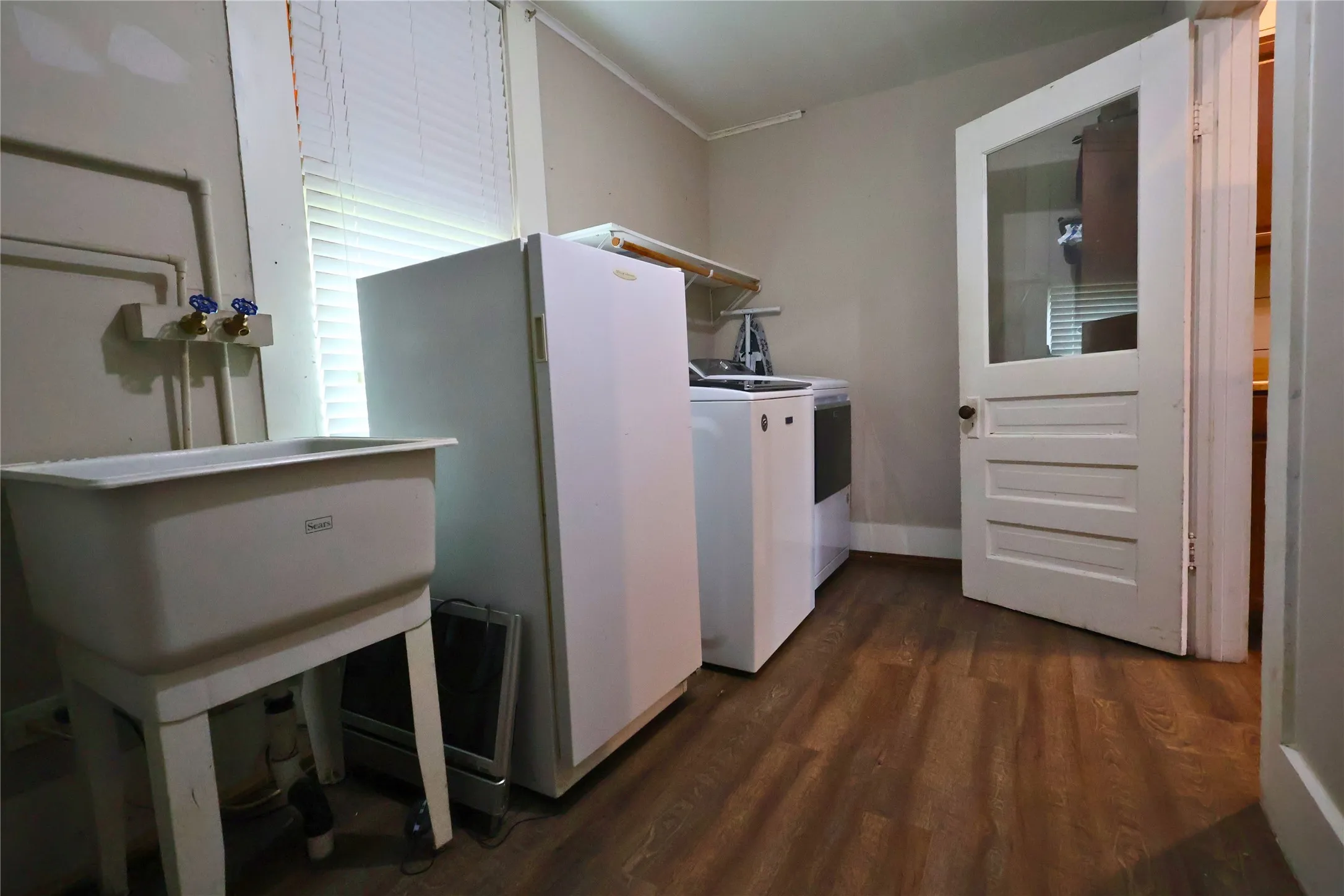 Single Family Residence For Sale in Wood County , 210 Hopkins, Alba, Texas 75410, 3 Bedroom, 2 Bathroom, Garage spaces, 2,158 Sqft, built in 1914, mls#21391110, Real Estate Agent in Alba, Homes For Sale in Wood county, Homes For Sale in Alba, Realtor in Alba Texas, Real Estate Brokerage Independent Realty Texas, Luminita Cordes Realtor