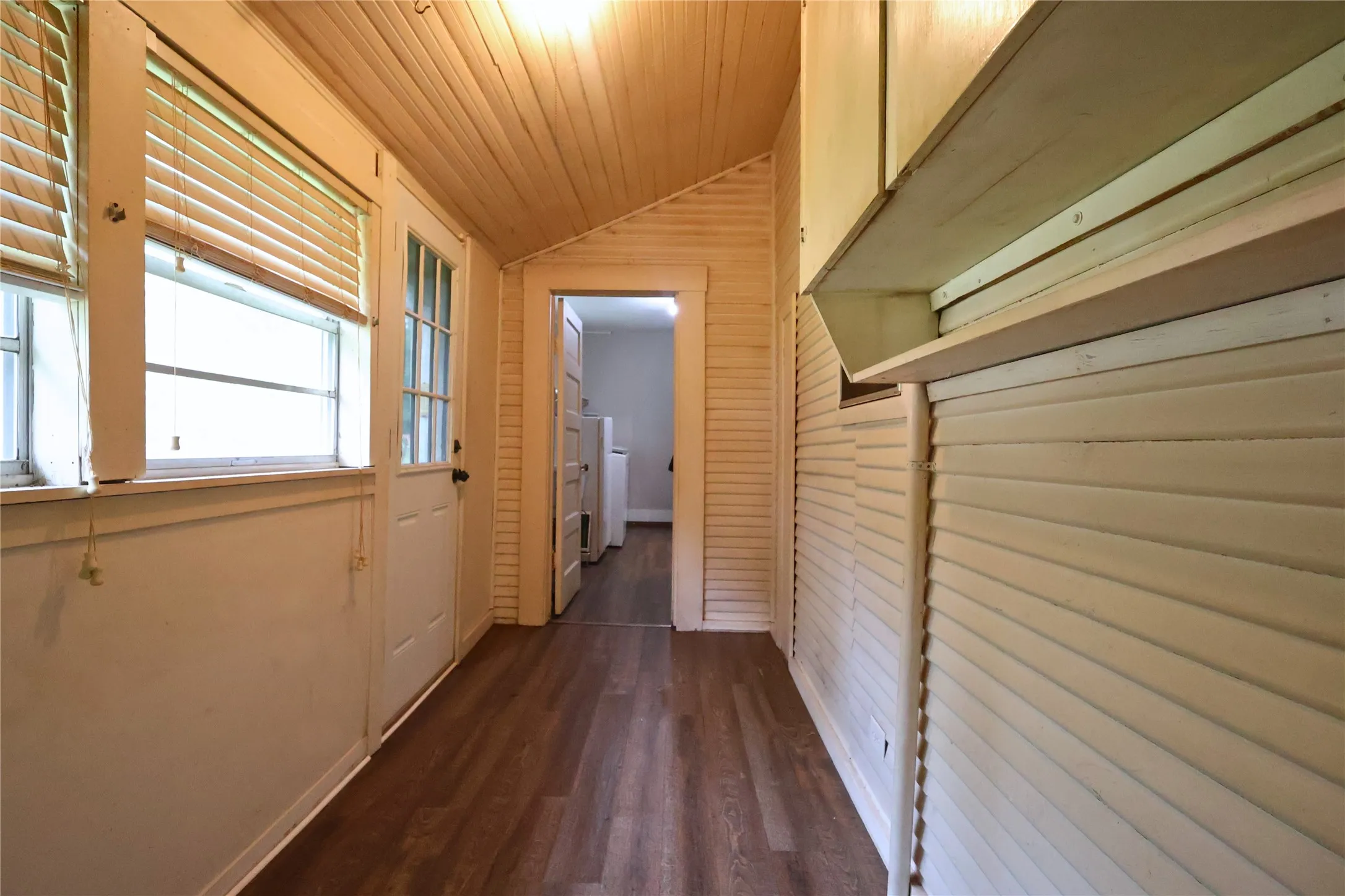 Single Family Residence For Sale in Wood County , 210 Hopkins, Alba, Texas 75410, 3 Bedroom, 2 Bathroom, Garage spaces, 2,158 Sqft, built in 1914, mls#21391110, Real Estate Agent in Alba, Homes For Sale in Wood county, Homes For Sale in Alba, Realtor in Alba Texas, Real Estate Brokerage Independent Realty Texas, Luminita Cordes Realtor