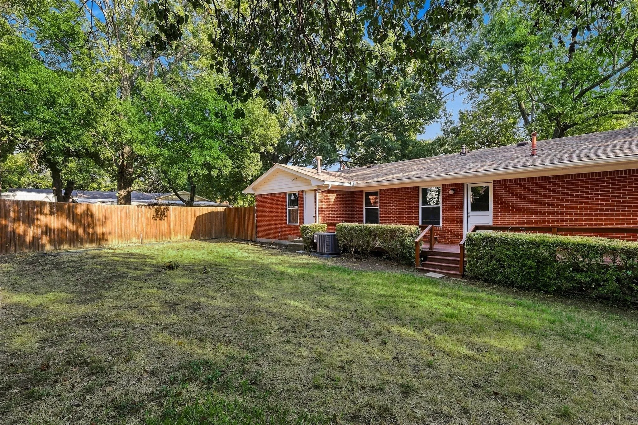 Single Family Residence For Sale in Denton County , 1912 Whippoorwill Lane, Denton, Texas 76205, 3 Bedroom, 2 Bathroom, 1 Garage spaces, 1,350 Sqft, built in 1967, mls#21391721, Real Estate Agent in Denton, Homes For Sale in Denton county, Homes For Sale in Denton, Realtor in Denton Texas, Real Estate Brokerage Independent Realty Texas, Luminita Cordes Realtor
