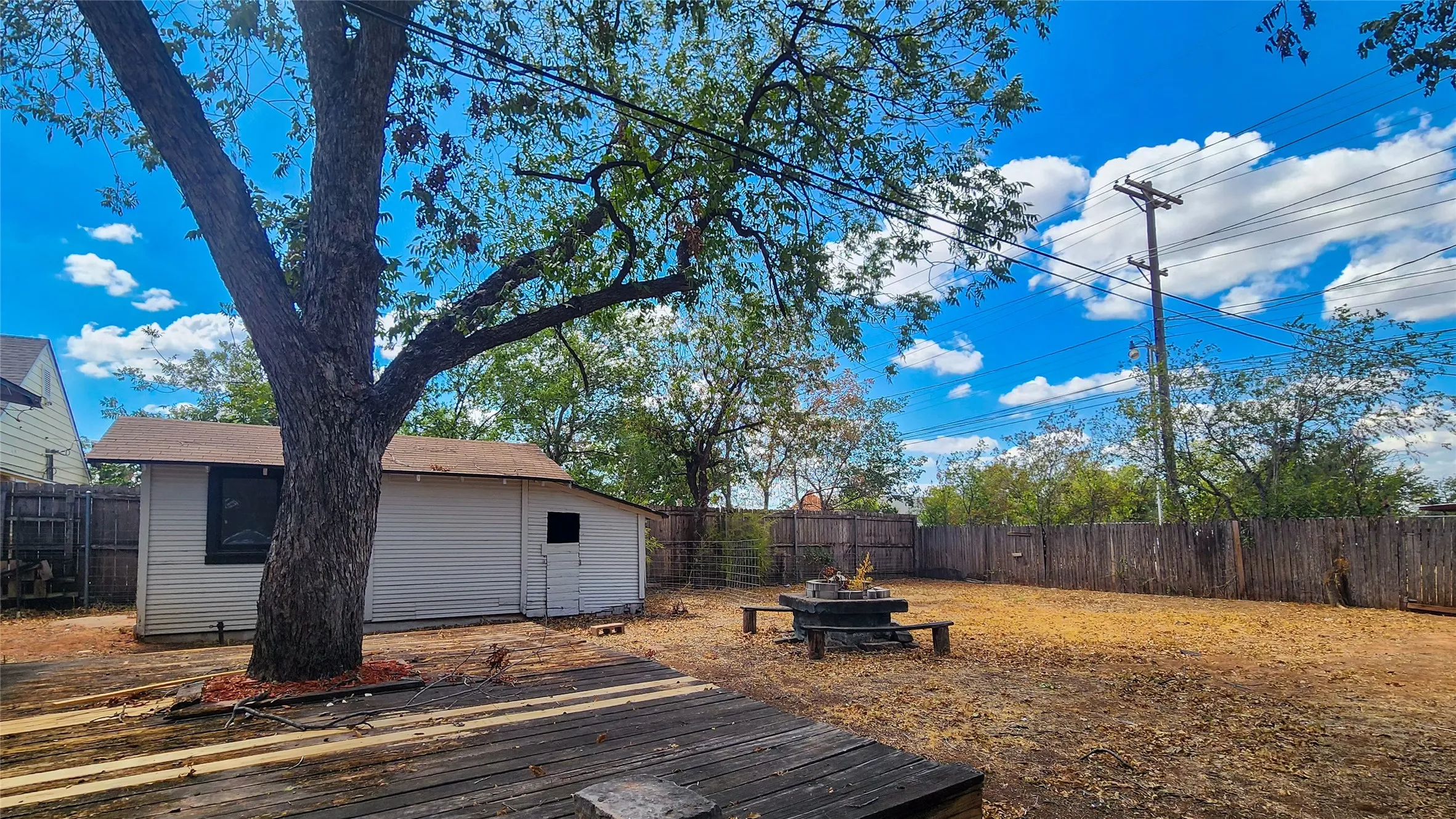 Single Family Residence For Sale in Taylor County , 734 Ross Avenue, Abilene, Texas 79605, 3 Bedroom, 2 Bathroom, Garage spaces, 1,460 Sqft, built in 1926, mls#21390059, Real Estate Agent in Abilene, Homes For Sale in Taylor county, Homes For Sale in Abilene, Realtor in Abilene Texas, Real Estate Brokerage Independent Realty Texas, Luminita Cordes Realtor