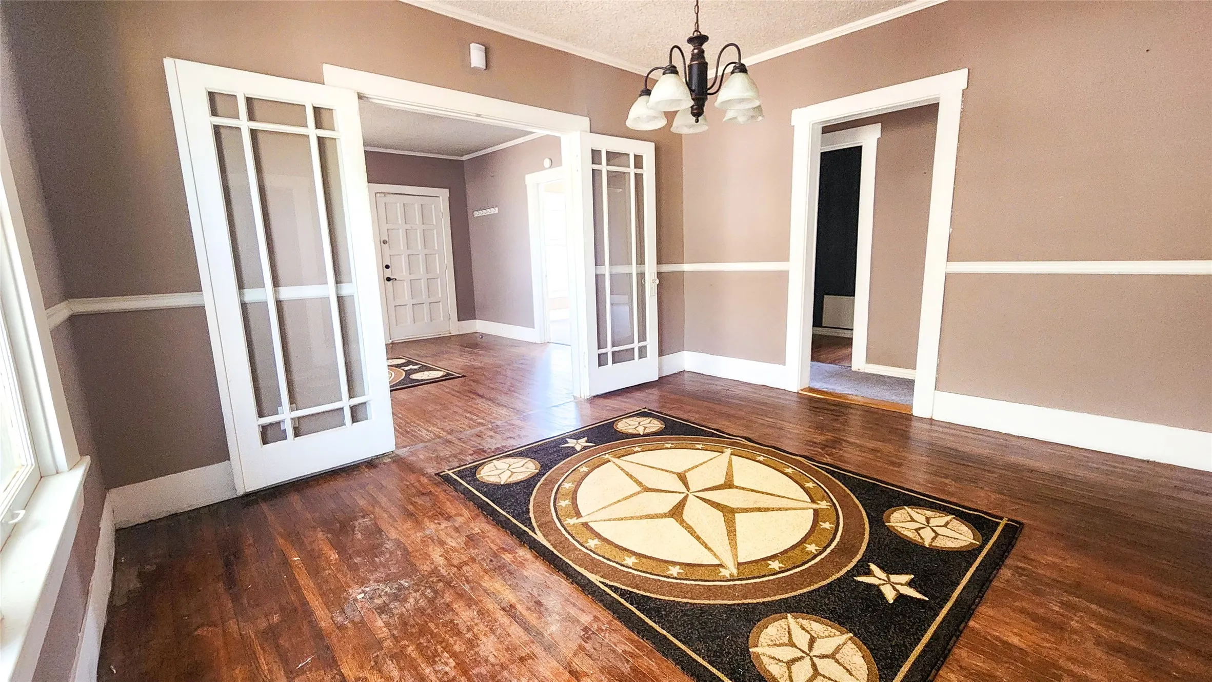 Single Family Residence For Sale in Taylor County , 734 Ross Avenue, Abilene, Texas 79605, 3 Bedroom, 2 Bathroom, Garage spaces, 1,460 Sqft, built in 1926, mls#21390059, Real Estate Agent in Abilene, Homes For Sale in Taylor county, Homes For Sale in Abilene, Realtor in Abilene Texas, Real Estate Brokerage Independent Realty Texas, Luminita Cordes Realtor