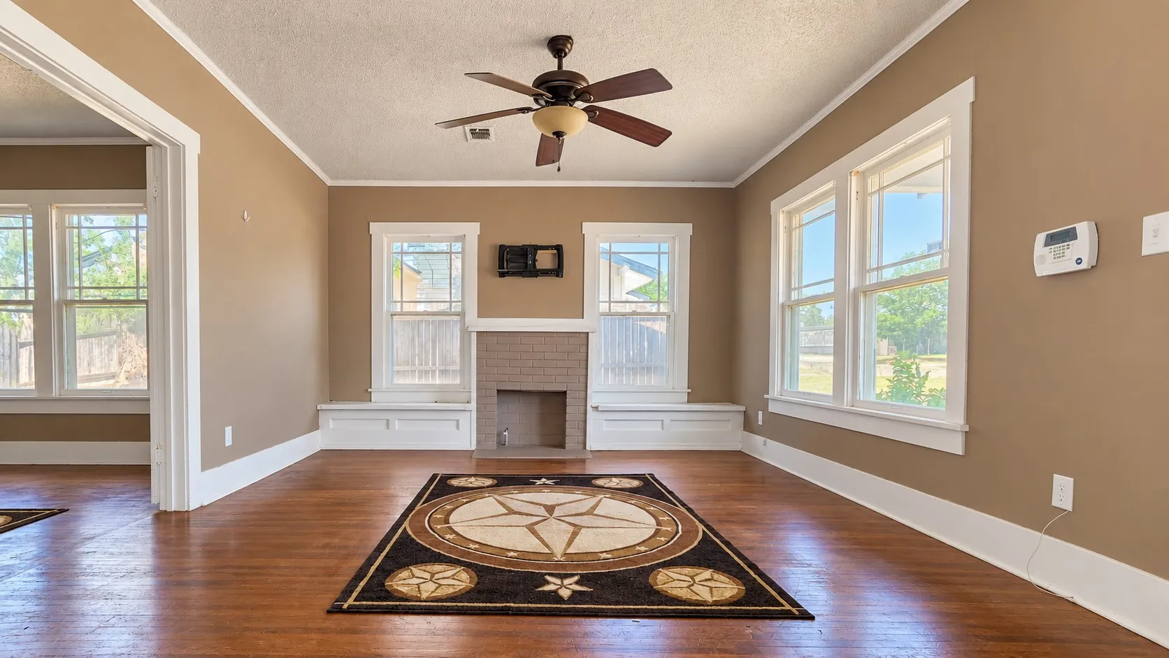 Single Family Residence For Sale in Taylor County , 734 Ross Avenue, Abilene, Texas 79605, 3 Bedroom, 2 Bathroom, Garage spaces, 1,460 Sqft, built in 1926, mls#21390059, Real Estate Agent in Abilene, Homes For Sale in Taylor county, Homes For Sale in Abilene, Realtor in Abilene Texas, Real Estate Brokerage Independent Realty Texas, Luminita Cordes Realtor