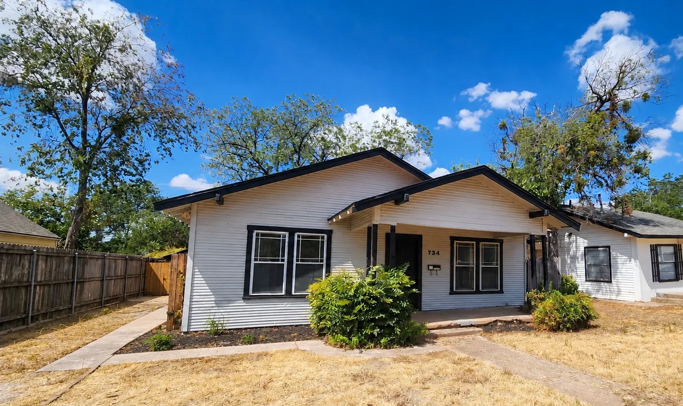 Single Family Residence For Sale in Taylor County , 734 Ross Avenue, Abilene, Texas 79605, 3 Bedroom, 2 Bathroom, Garage spaces, 1,460 Sqft, built in 1926, mls#21390059, Real Estate Agent in Abilene, Homes For Sale in Taylor county, Homes For Sale in Abilene, Realtor in Abilene Texas, Real Estate Brokerage Independent Realty Texas, Luminita Cordes Realtor