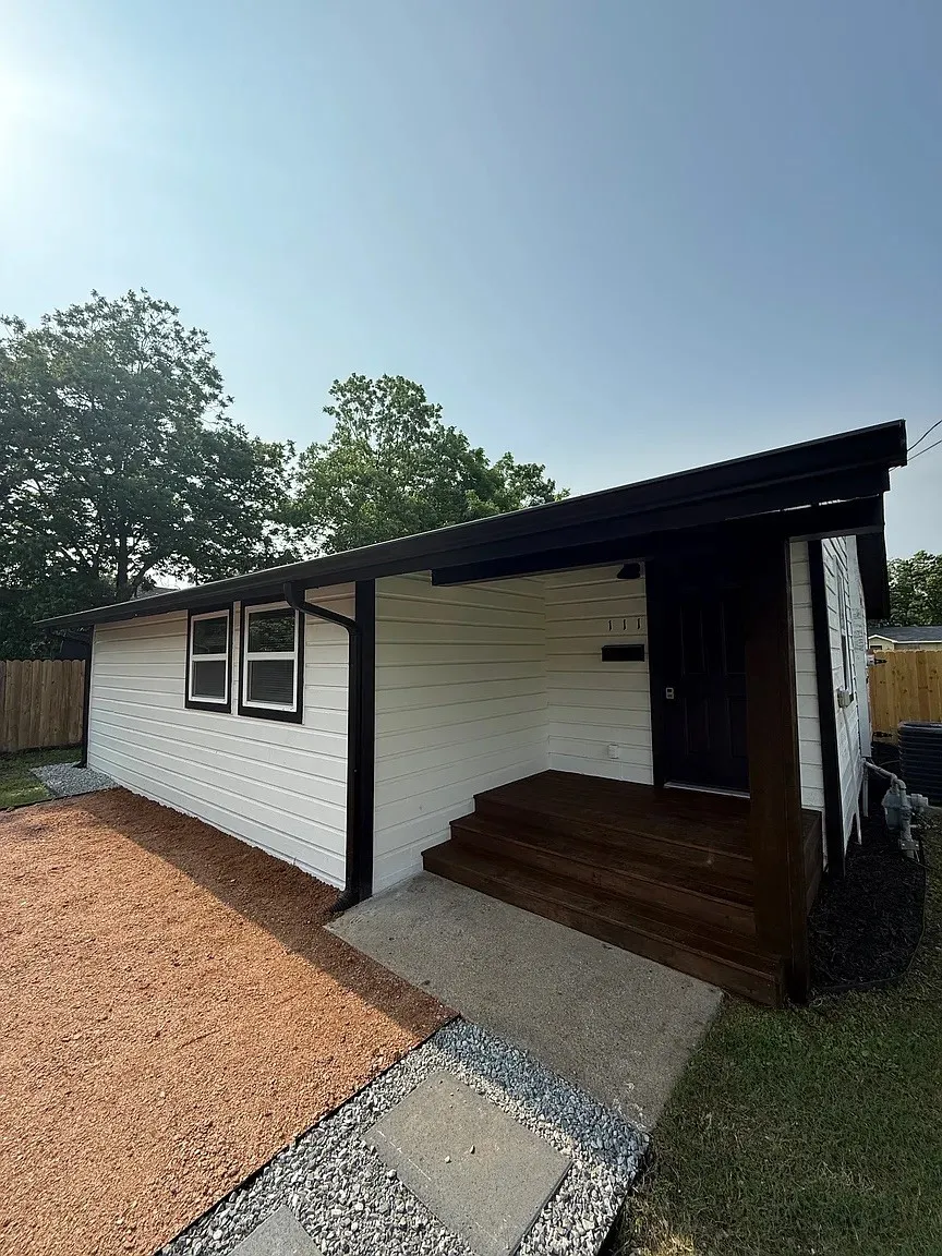 Single Family Residence For Rent in Delta County , 111 E San Antonio Avenue, Cooper, Texas 75432, 3 Bedroom, 2 Bathroom, Garage spaces, 1,038 Sqft, built in 1950, mls#21391767, Real Estate Agent in Cooper, Homes For Rent in Delta county, Homes For Rent in Cooper, Realtor in Cooper Texas, Real Estate Brokerage Independent Realty Texas, Luminita Cordes Realtor
